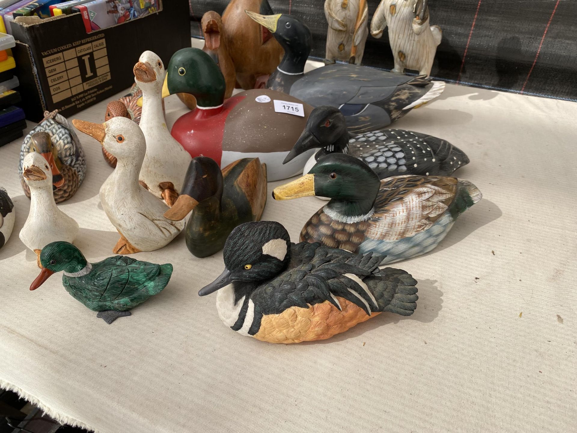 A LARGE ASSORTMENT OF DECORATIVE WOODEN DUCKS - Image 3 of 4