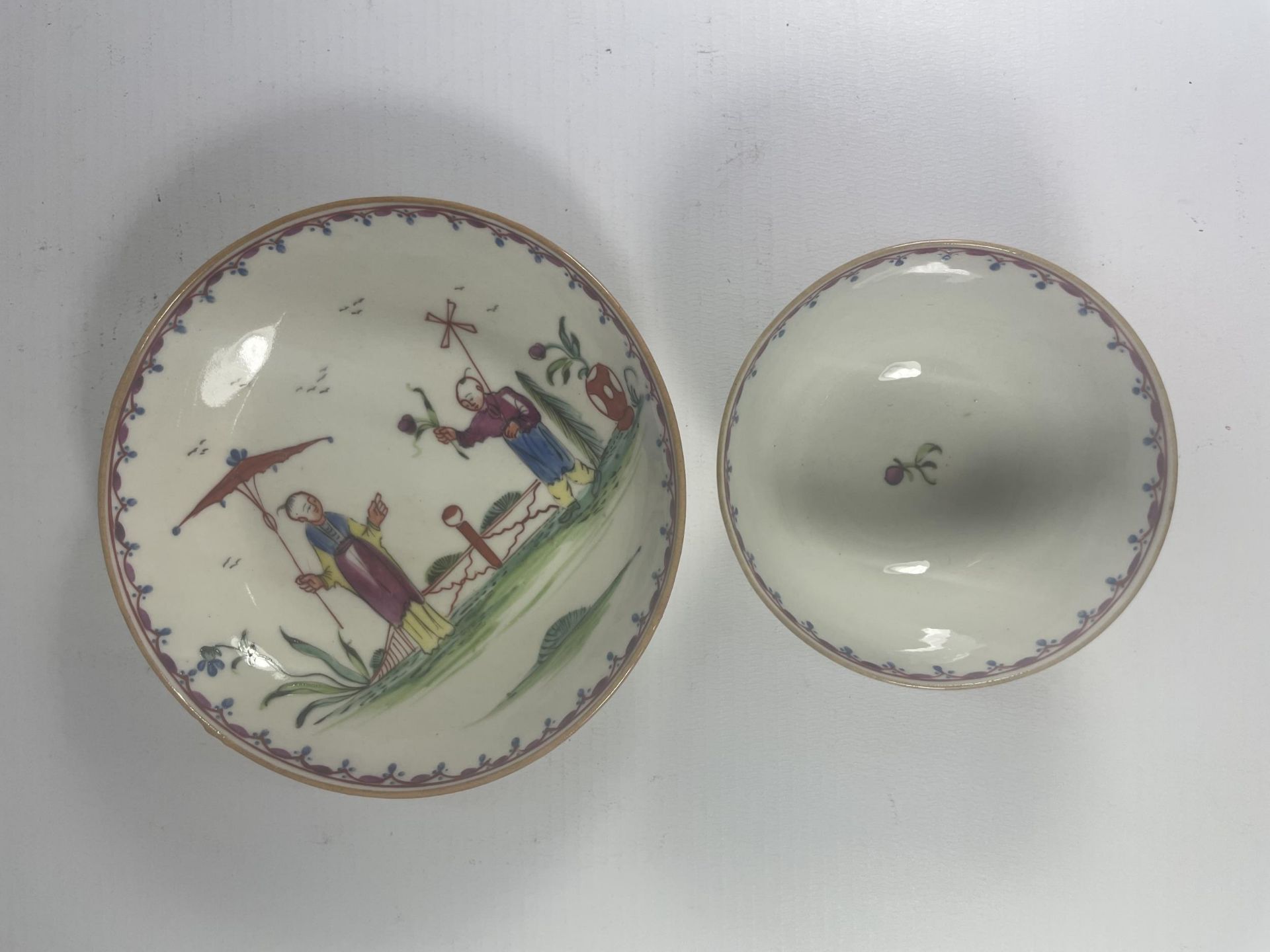A 19TH CENTURY ENGLISH PORCELAIN TEA BOWL & SAUCER DEPICTING AN ORIENTAL SCENE - Image 3 of 4