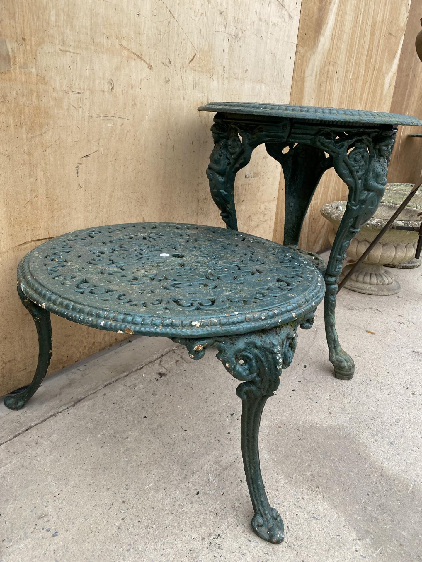 A VINTAGE CAST ALLOY BISTRO TABLE AND A FURTHER CAST ALLOY COFFEE TABLE - Image 2 of 5