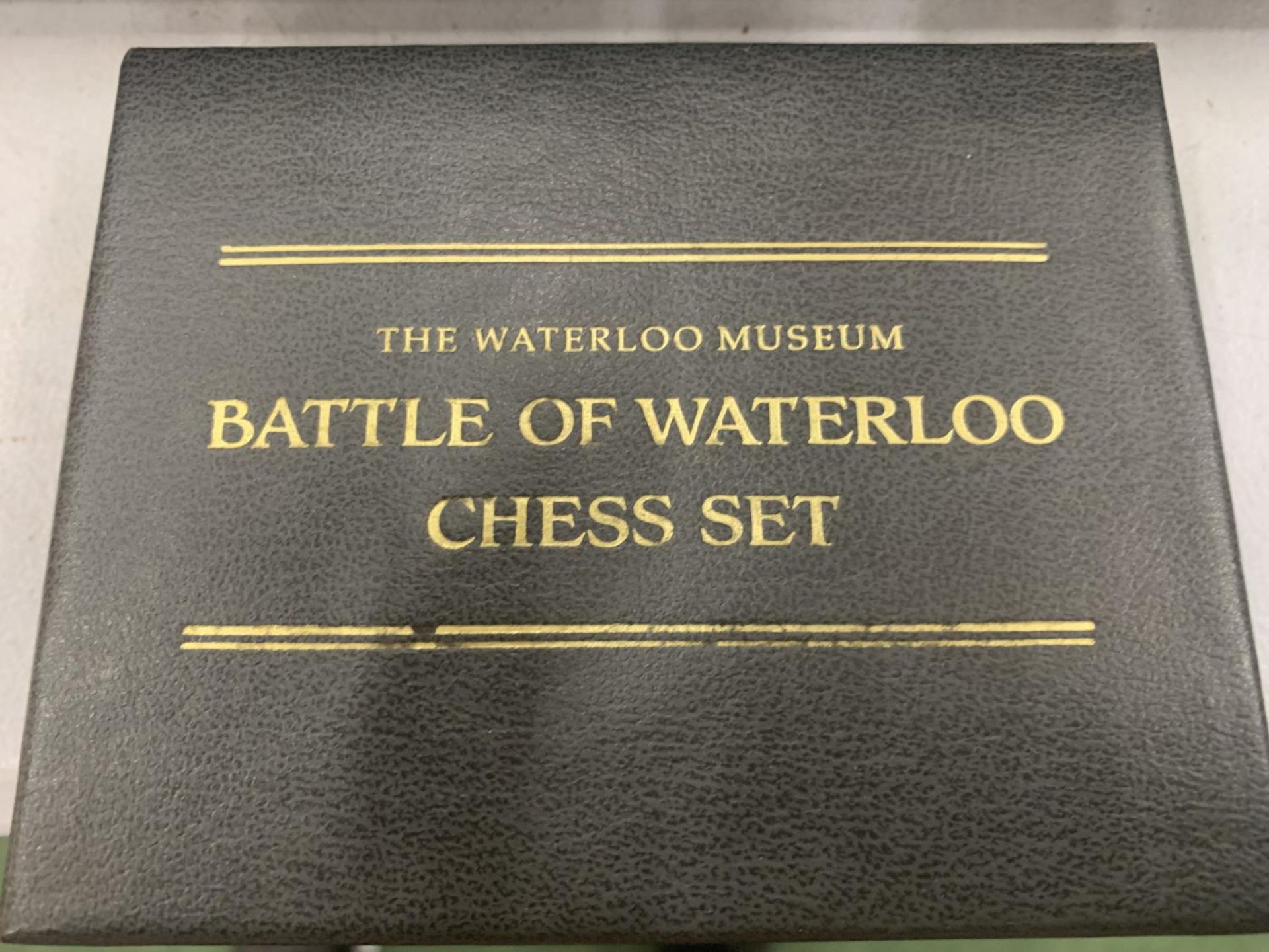 A FRANKLIN MINT BATTLE OF WATERLOO CHESS SET WITH PIECE DESCRIPTION CARDS AND PEWTER AND BRASS - Image 6 of 6