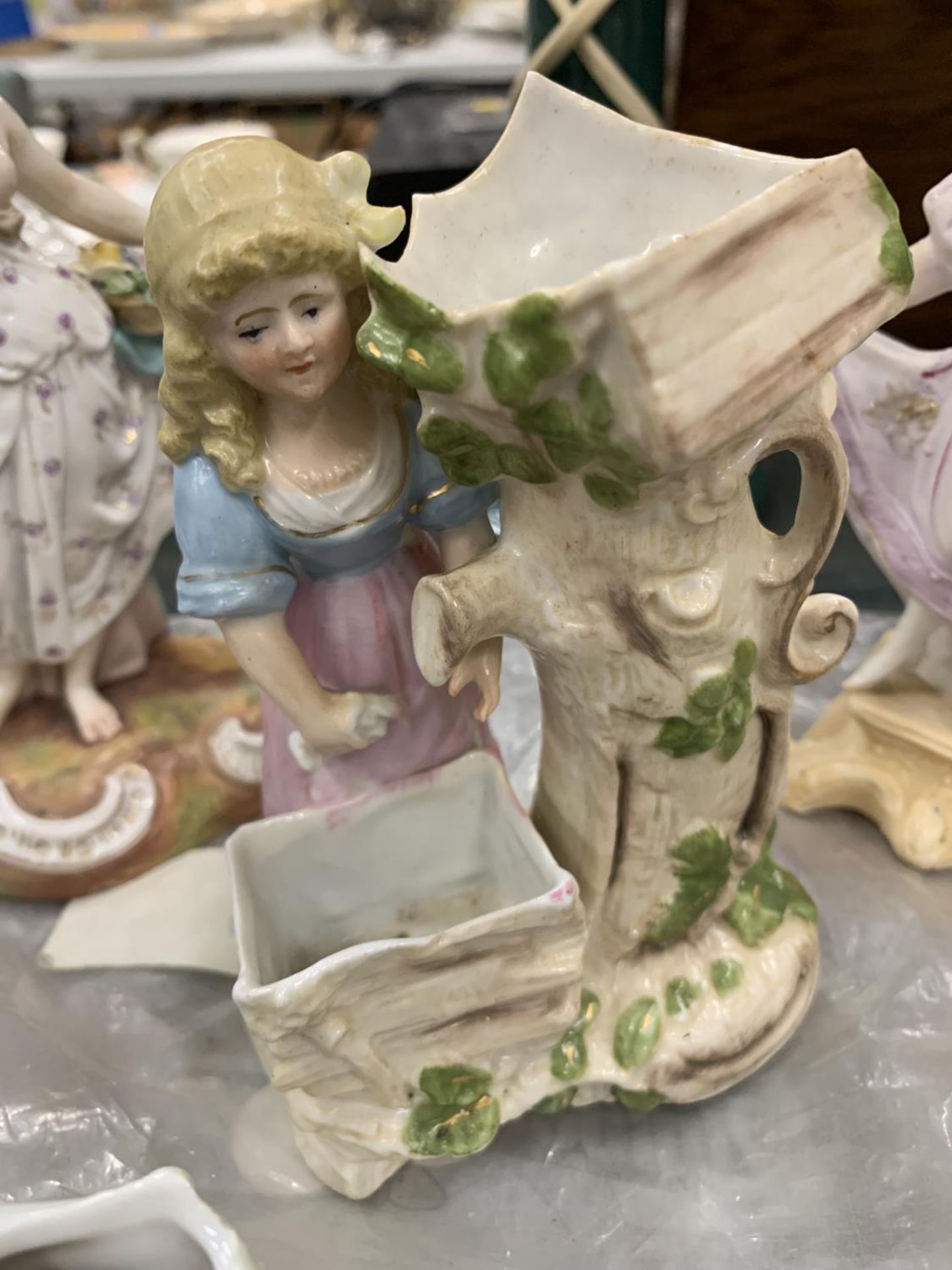 A QUANTITY OF VINTAGE CERAMICS TO INCLUDE CONTINENTAL - Image 3 of 6