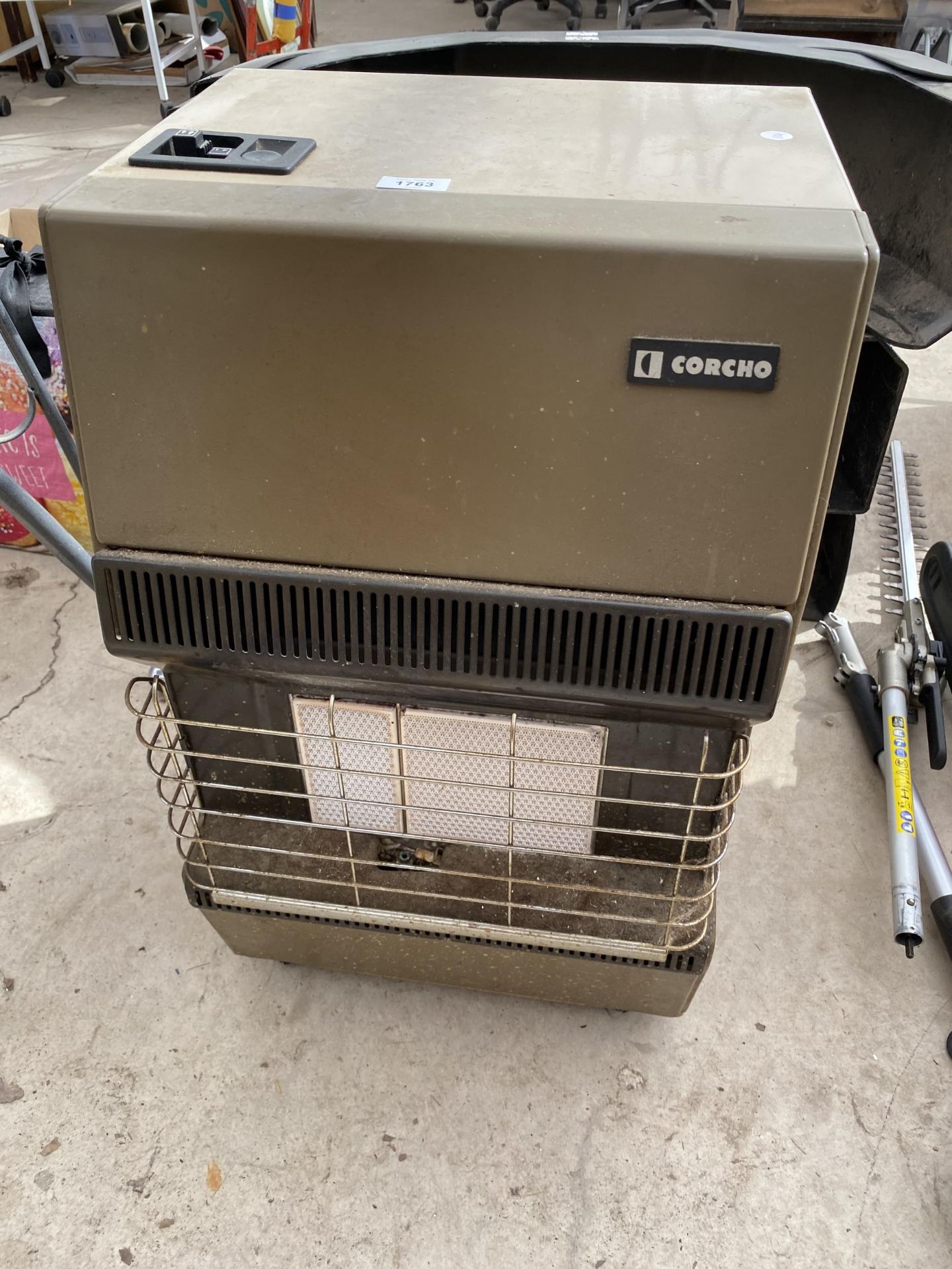 A CORCHO GAS HEATER AND GAS BOTTLE