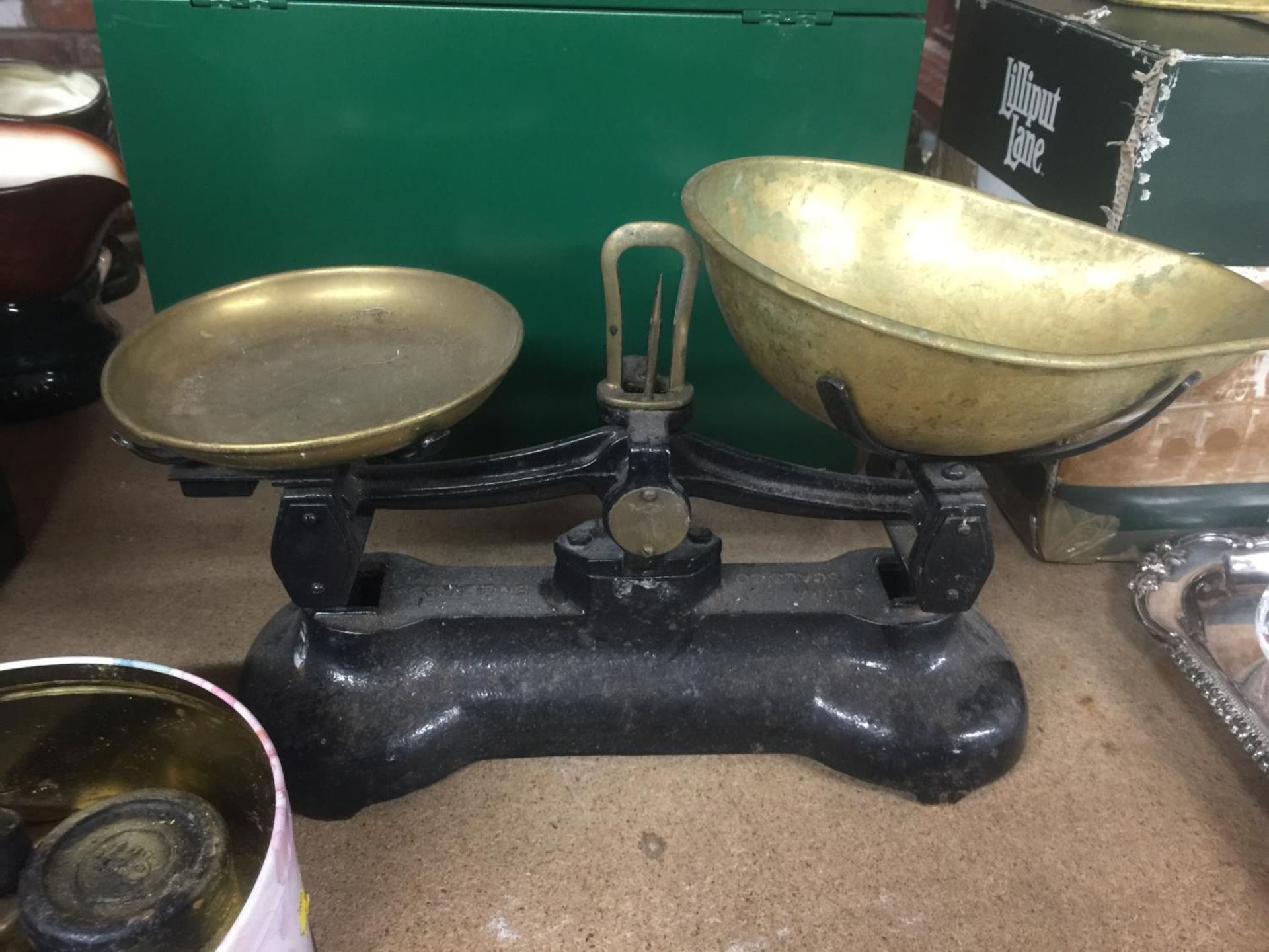 A SET OF VINTAGE CAST LIBRASCO SCALES WITH BRASS PANS AND WEIGHTS - Image 3 of 3