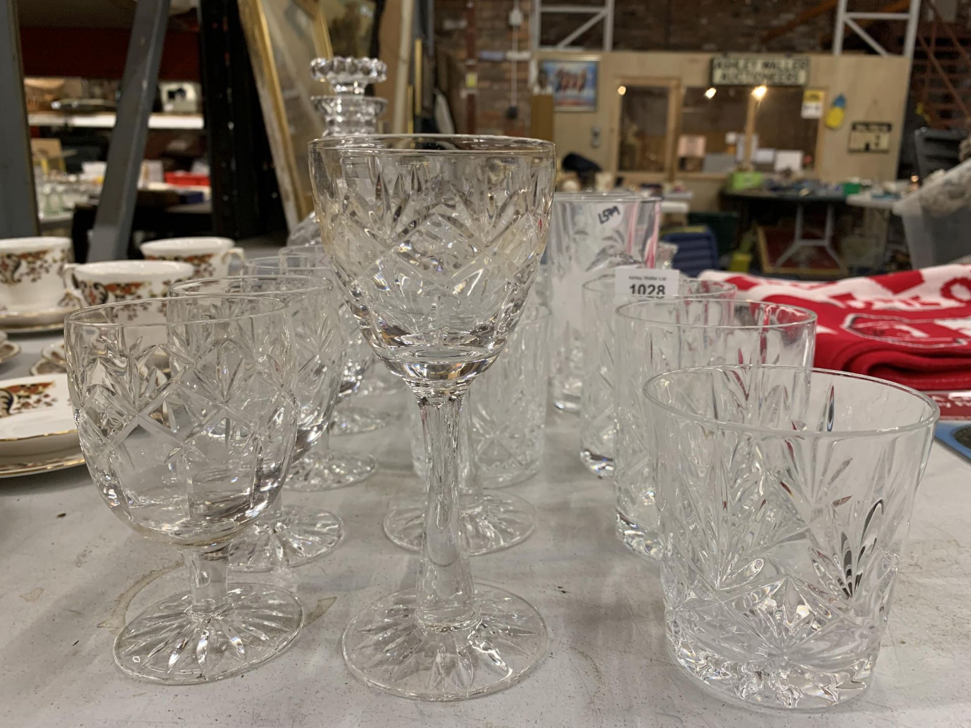 A LARGE QUANTITY OF GLASSWARE TO INCLUDE A DECANTER, BRANDY GLASSES, WINE GLASSES, TUMBLERS, ETC., - Image 3 of 4