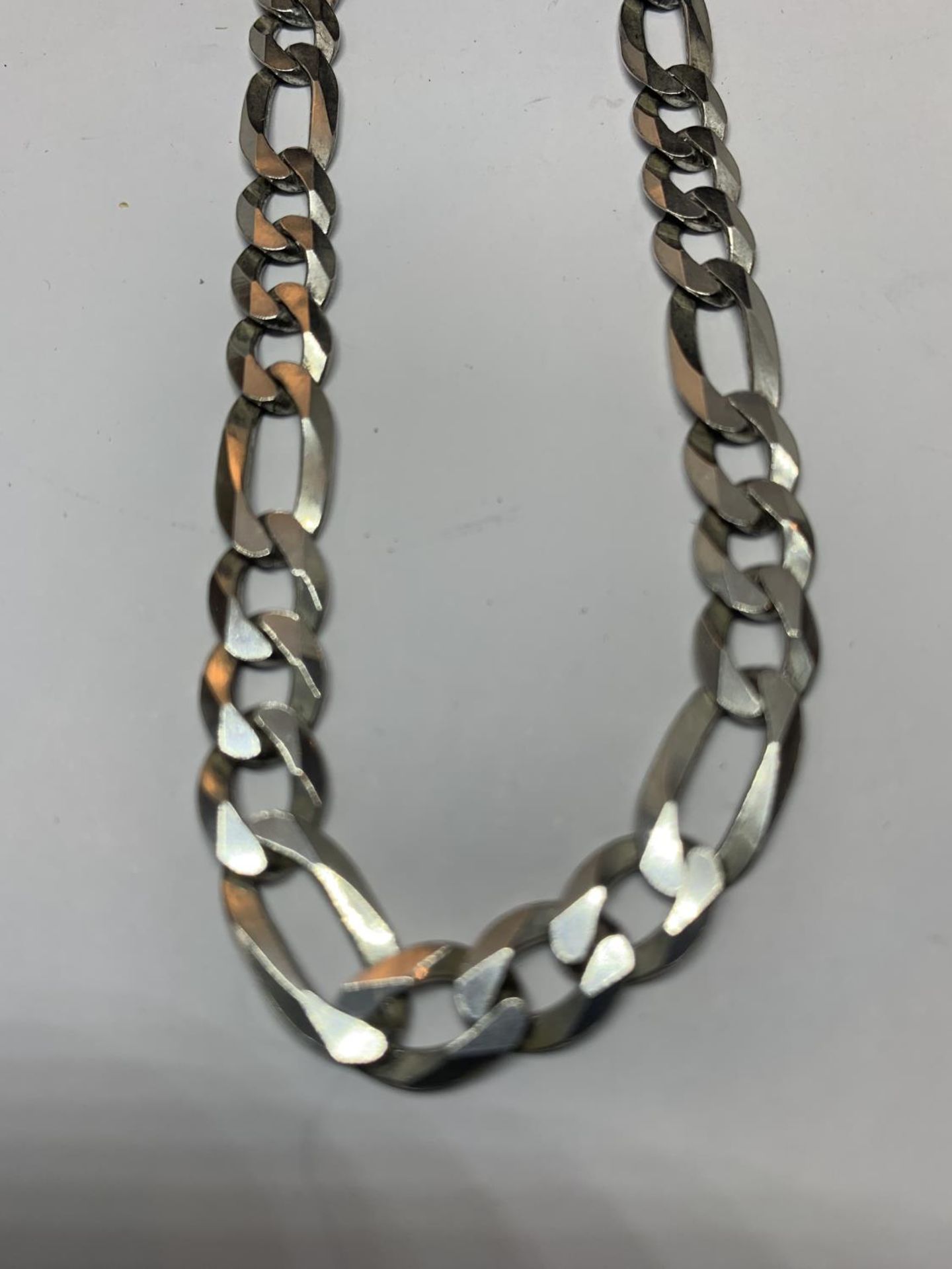 A SILVER FLAT LINK NECKLACE LENGTH 20 INCHES - Image 2 of 3