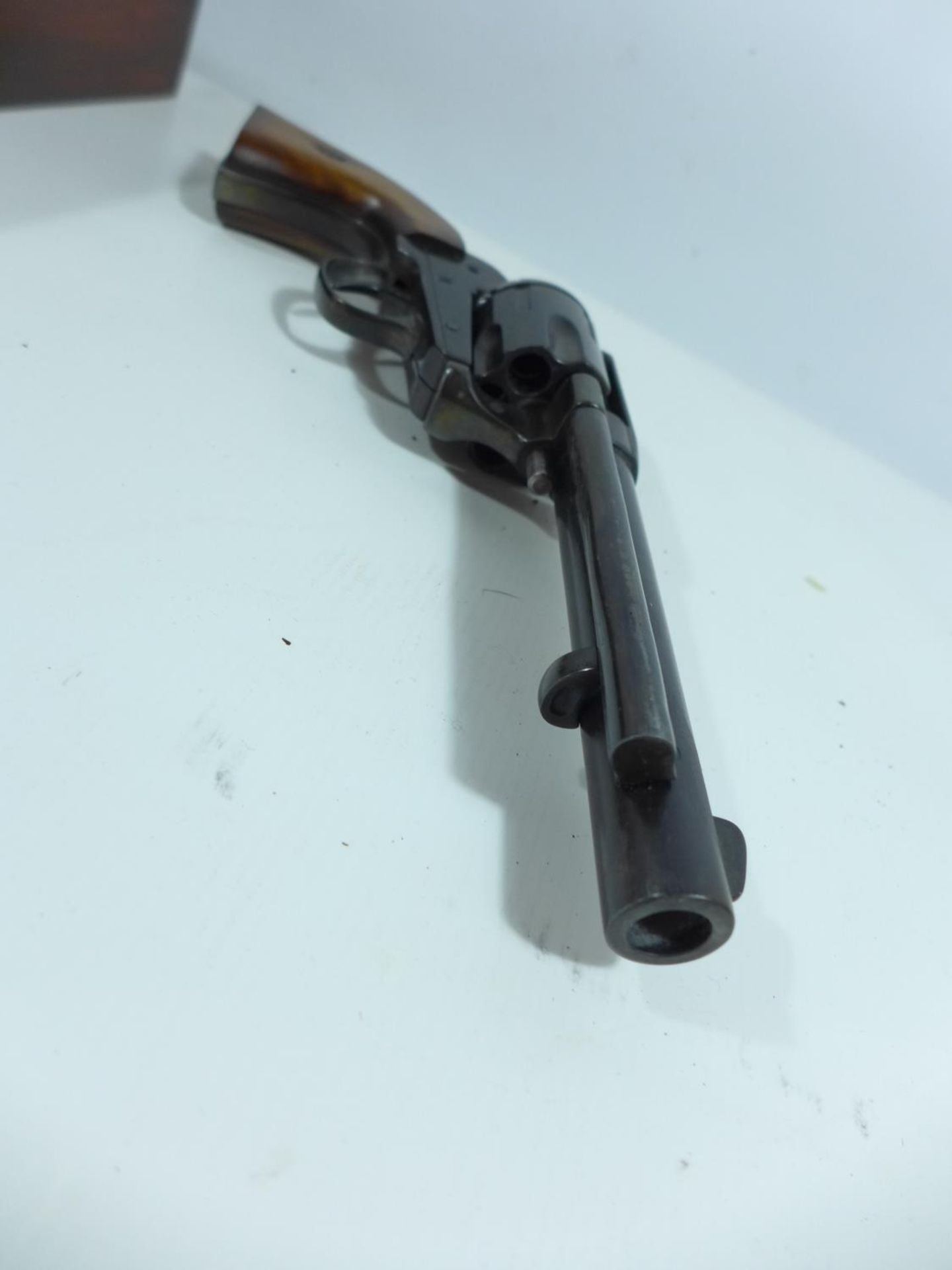 A CASED BLANK FIRING COLT SINGLE ACTION ARMY REVOLVER, 13.5CM BARREL, LENGTH 28CM, COMPLETE WITH - Image 8 of 8