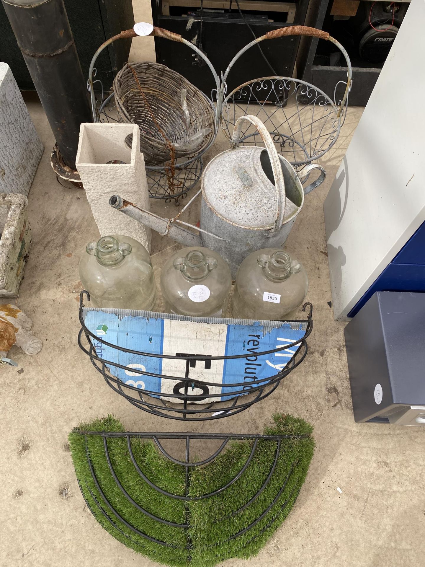 AN ASSORTMENT OF GARDEN ITEMS TO INCLUDE HAYRACKS AND A GALVANISED WATERING CAN ETC