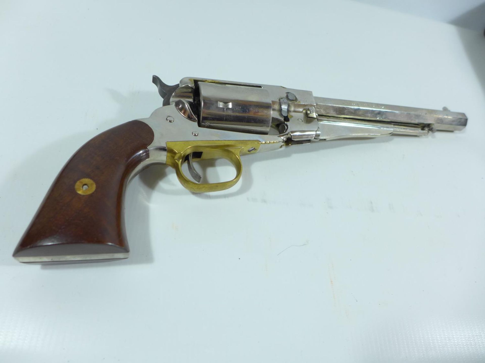 A CASED NICKEL PLATED DEACTVATED MODERN REMINGTON 1860 NEW MODEL ARMY REVOLVER, 20CM BARREL, - Image 6 of 8