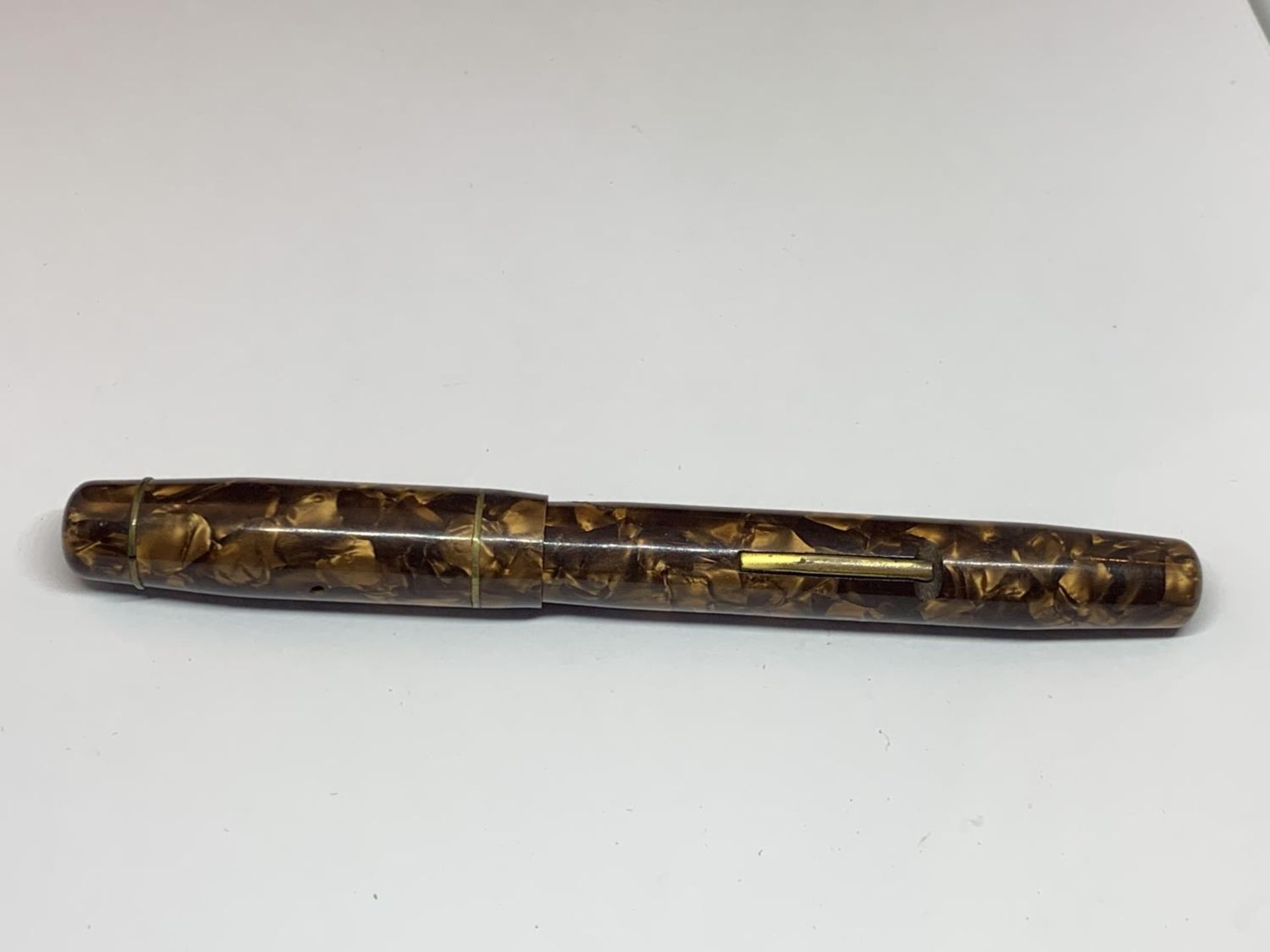 A VINTAGE TORTOISE SHELL FOUNTAIN PEN - Image 3 of 3