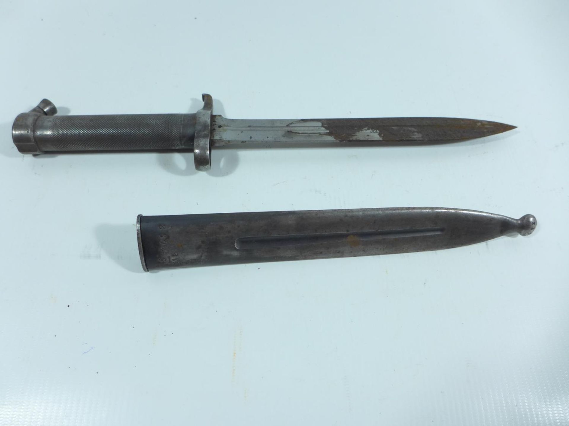 A SWEDISH 1896 PATTERN BAYONET AND SCABBARD, 21CM BLADE, LENGTH 35.5CM - Image 2 of 6