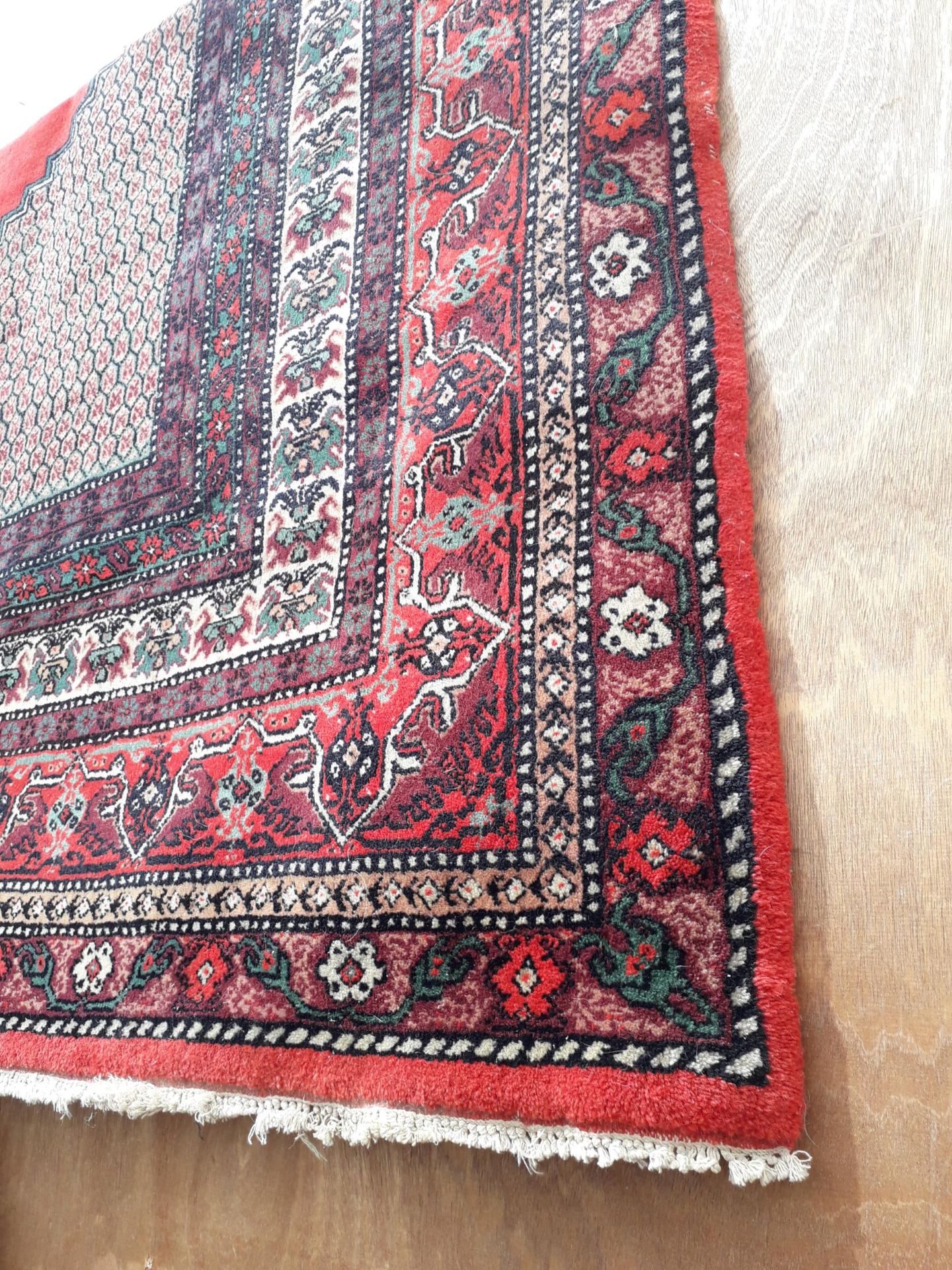 A VINTAGE RED PATTERNED FRINGED RUG - Image 2 of 2