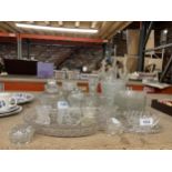 A LARGE QUANTITY OF GLASSWARE TO INCLUDE VASES, BOWLS, JUGS, ETC