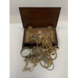 A WOODEN BOX OF ASSORTED YELLOW METAL JEWELLERY
