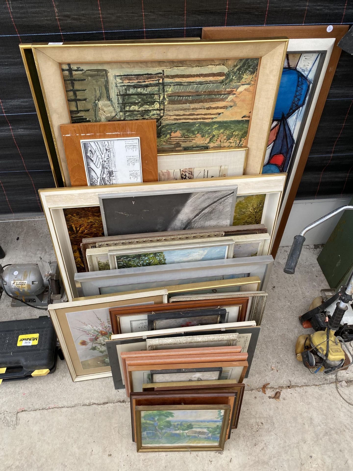 A LARGE ASSORTMENT OF FRAMED PRINTS AND PICTURES