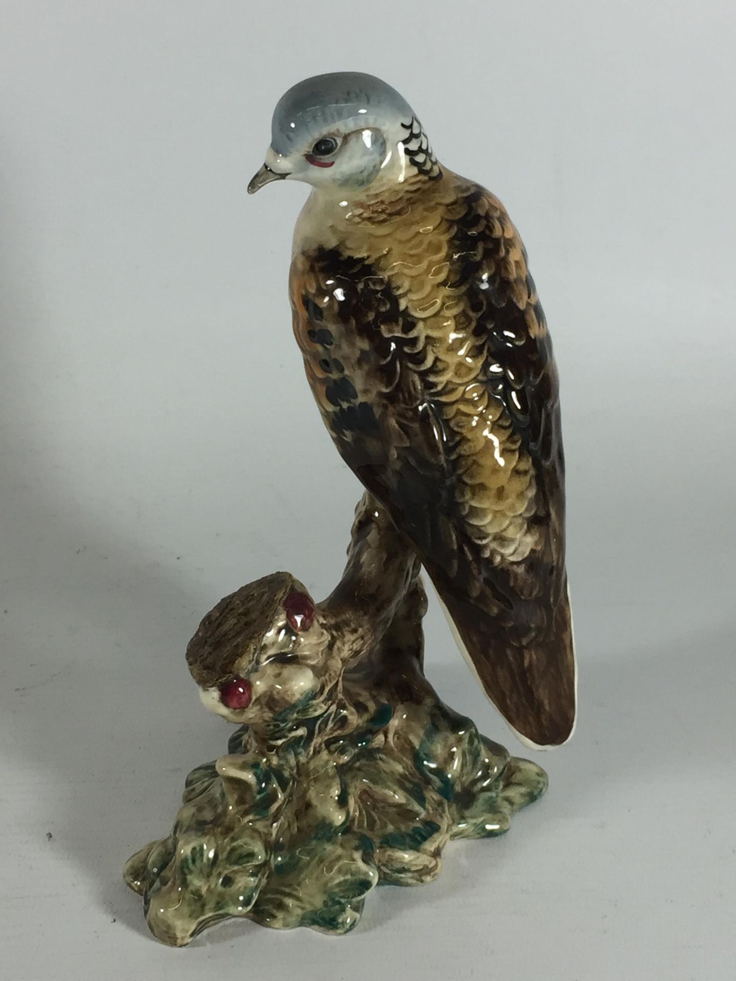 A BESWICK 1022 BIRD FIGURE A/F WITH A BIRD MISSING - Image 2 of 3