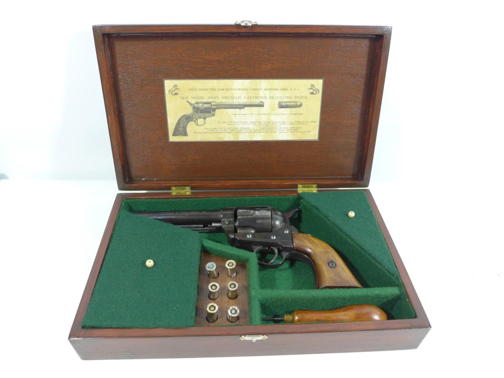 A CASED BLANK FIRING COLT SINGLE ACTION ARMY REVOLVER, 13.5CM BARREL, LENGTH 28CM, COMPLETE WITH