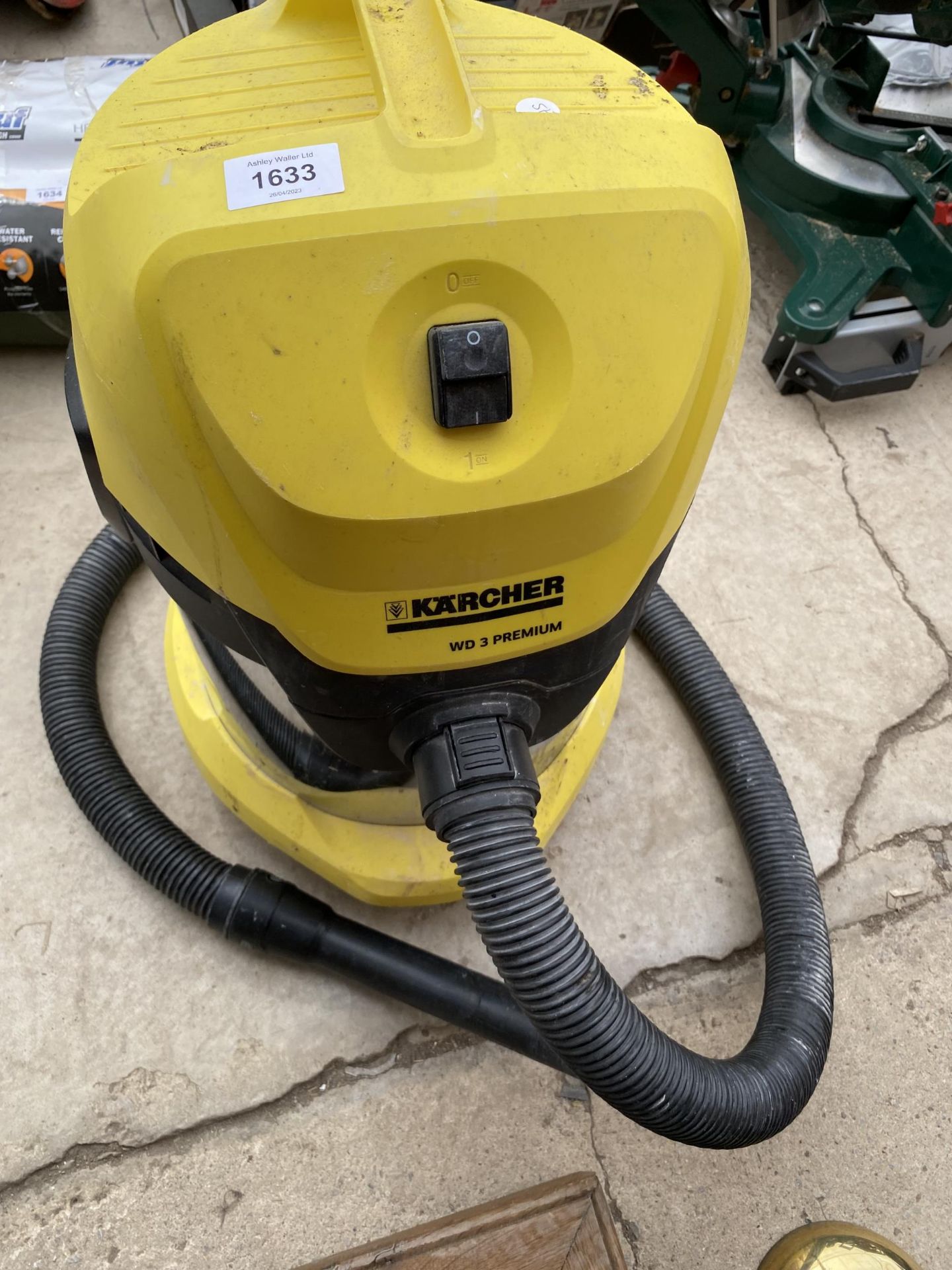 A KARCHER WD3 PREMIIUM VACUUM CLEANER - Bild 2 aus 2