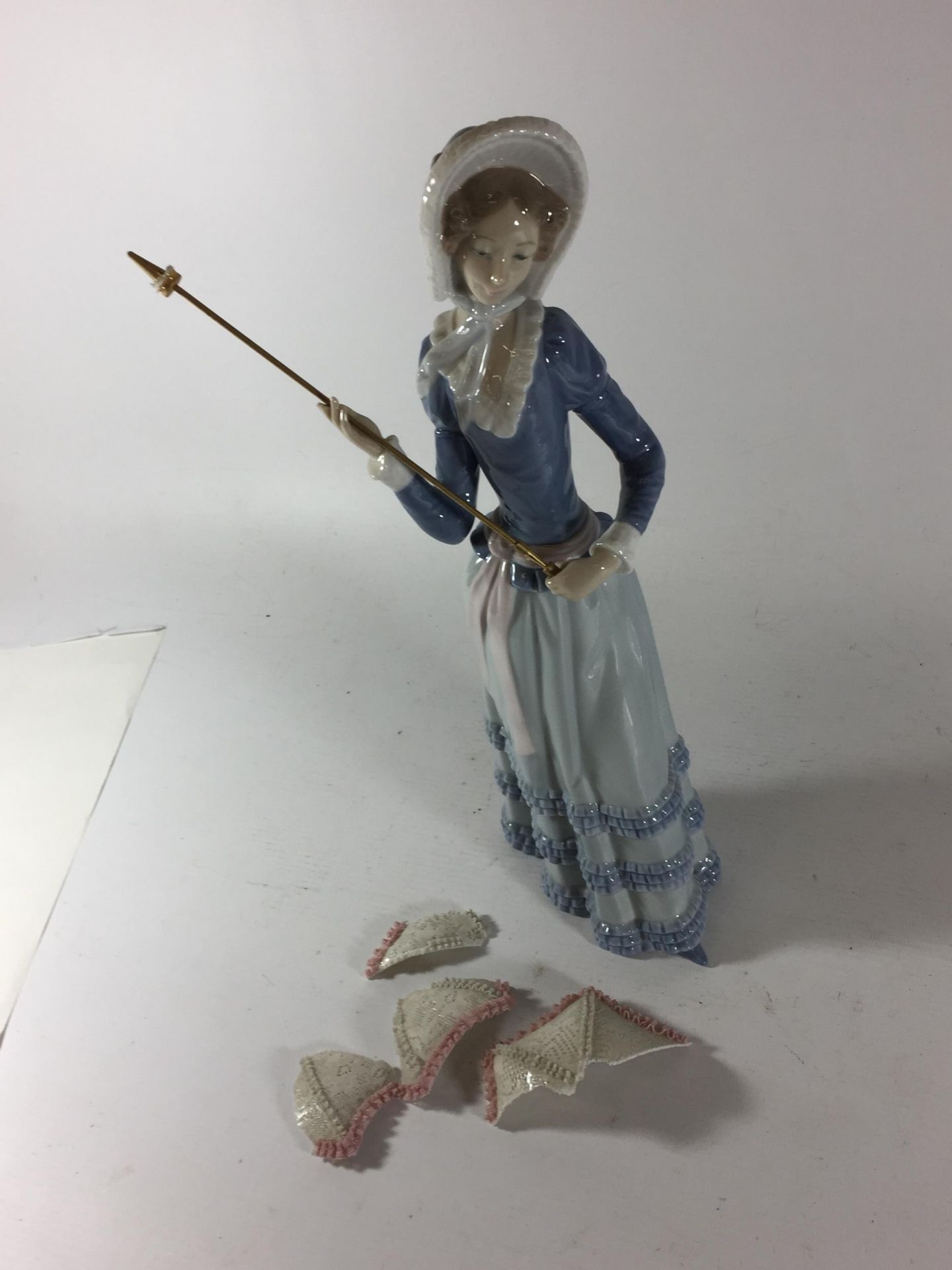 A LLADRO MODEL OF A GIRL WITH PARASOL (PARASOL A/F) - Image 2 of 3