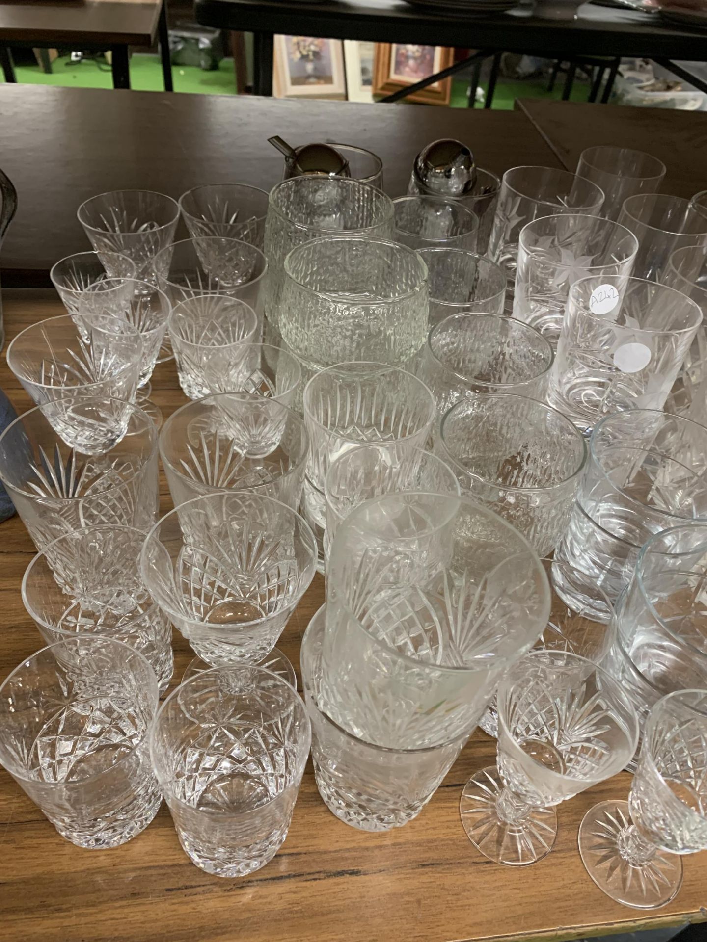 A LARGE QUANTITY OF GLASSES TO INCLUDE TUMBLERS, WINE, SHERRY, DESSERT BOWLS, WINE POURERS, ETC - Image 2 of 4