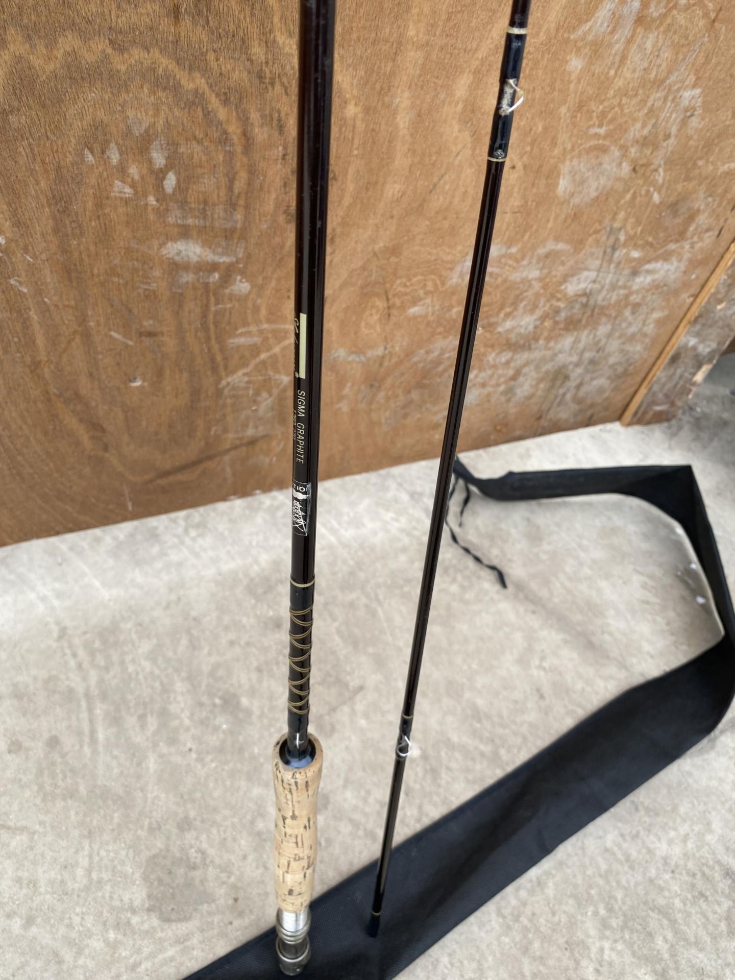TWO FLY FISHING RODS CONSISTING OF AN ASTROBLACK 9'6" 8-9# AND A SHAKESPERE SIGMA GRAPHITE 8'10" 6- - Image 7 of 9
