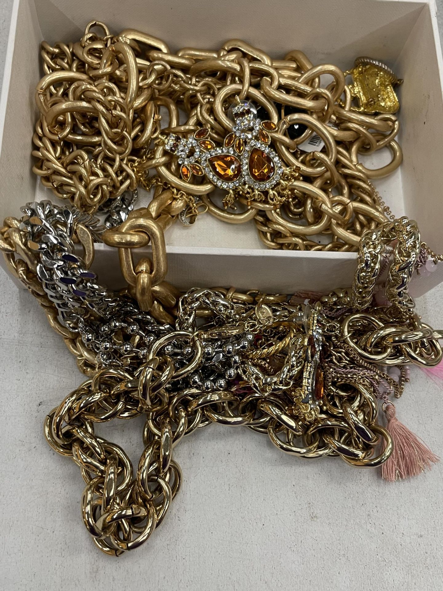 A BOX OF YELLOW METAL JEWELLERY - Image 2 of 2