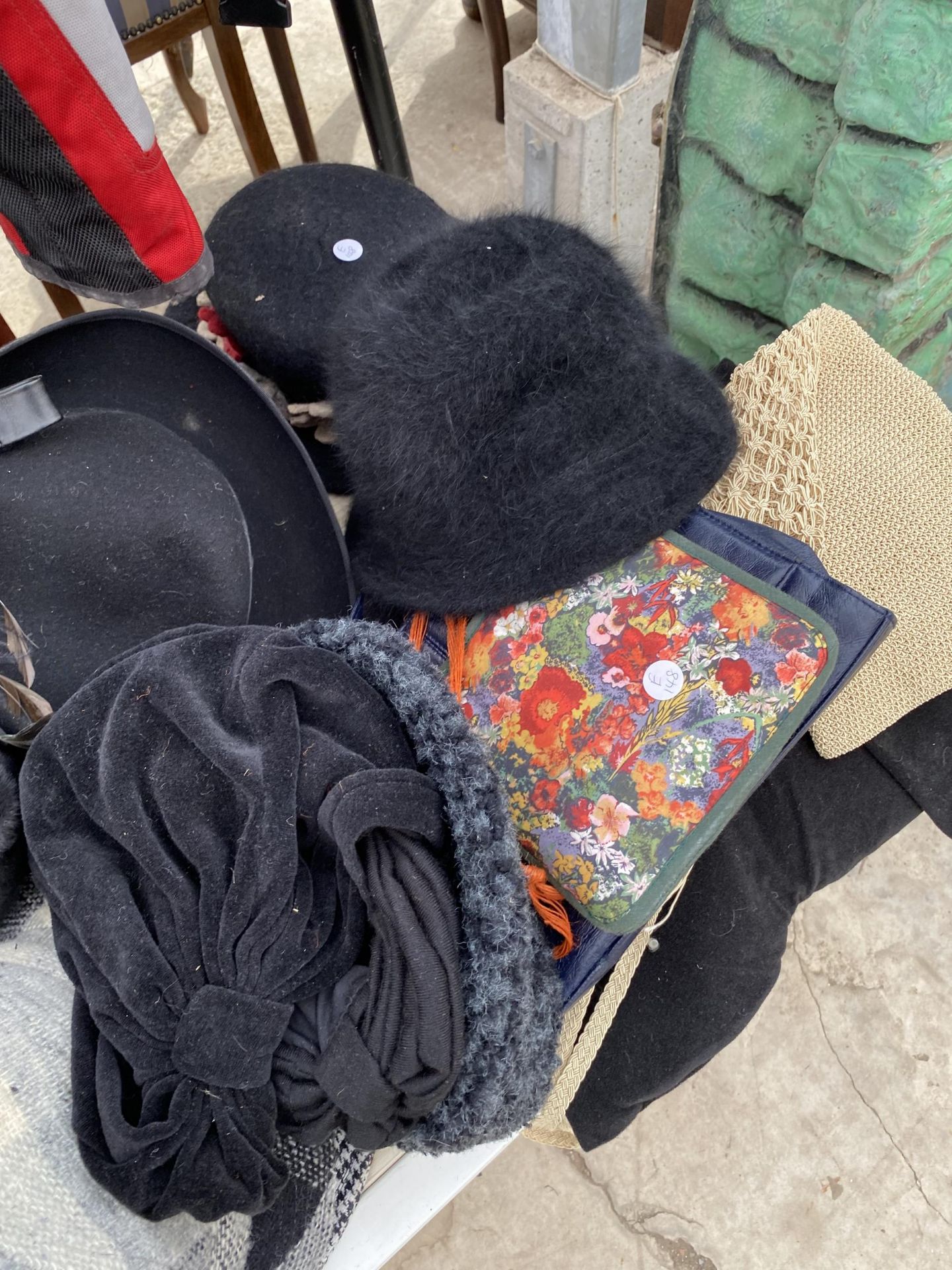 A LARGE ASSORTMENT OF LADIES BAGS, HATS AND GLOVES ETC - Image 10 of 12