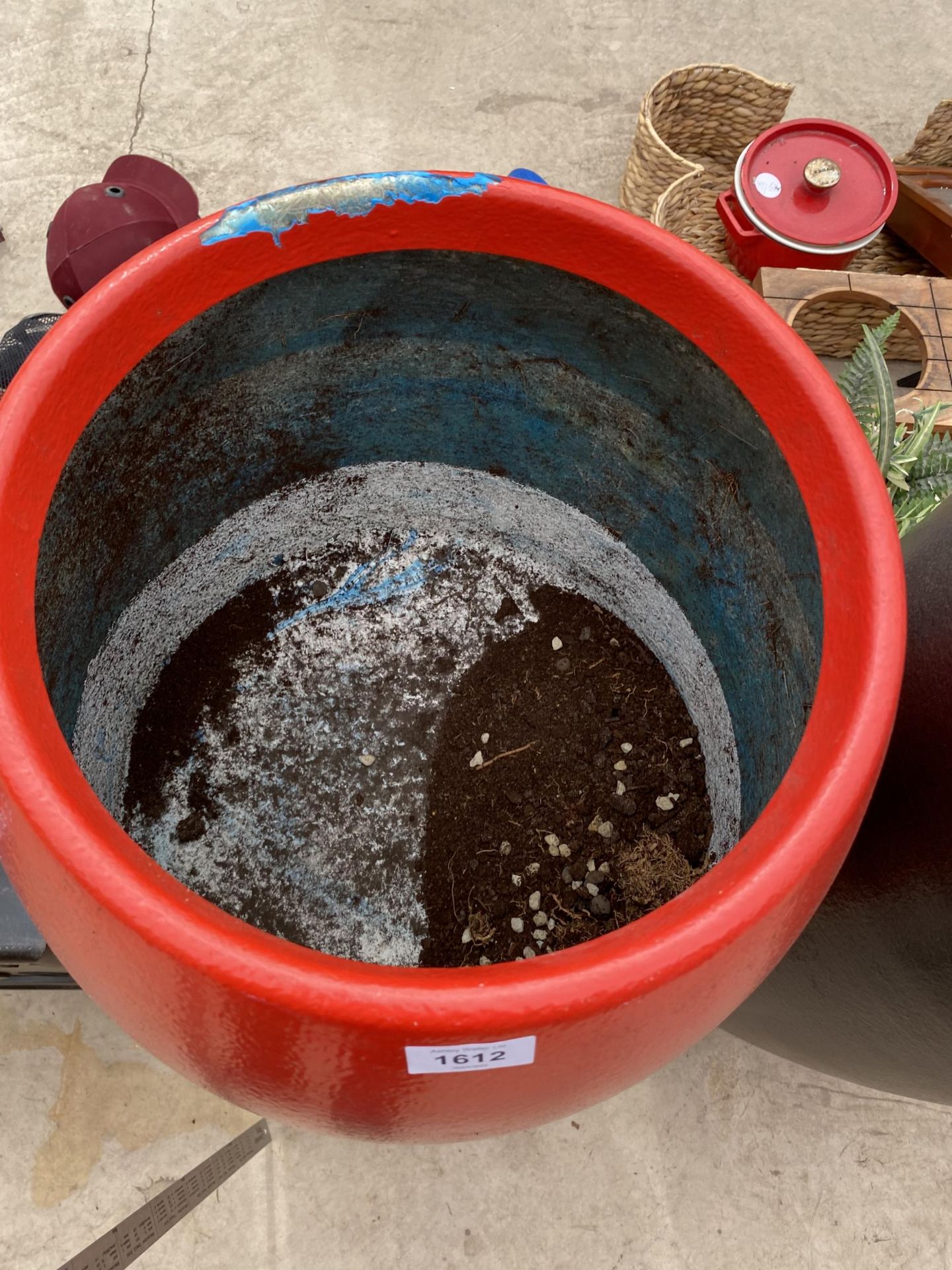 A TALL RED FIBRE GLASS PLANTER (H:105CM) - Image 3 of 3