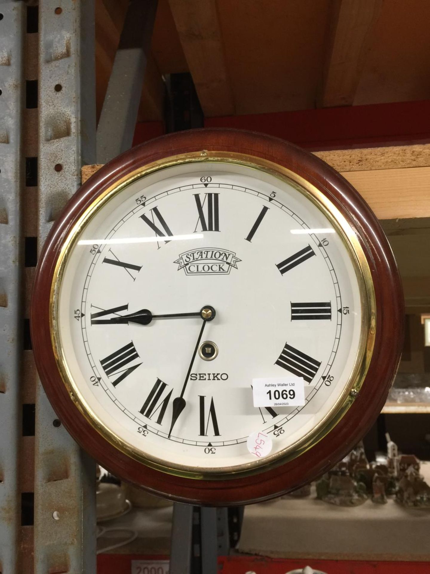 A VINTAGE STYLE SEIKO 'STATION' WALL CLOCK DIAMETER APPROX 30CM