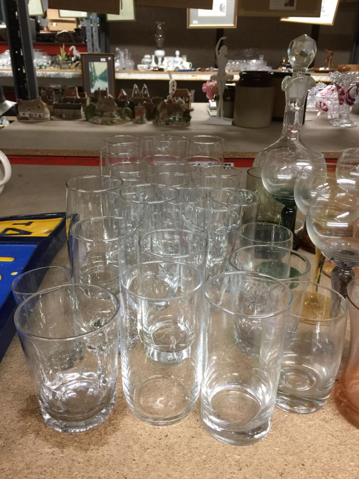 A QUANTITY OF GLASSES TO INCLUDE WINE, A DECANTER, CHAMPAGNE FLUTES, SHERRY, TUMBLERS, ETC - Image 2 of 4