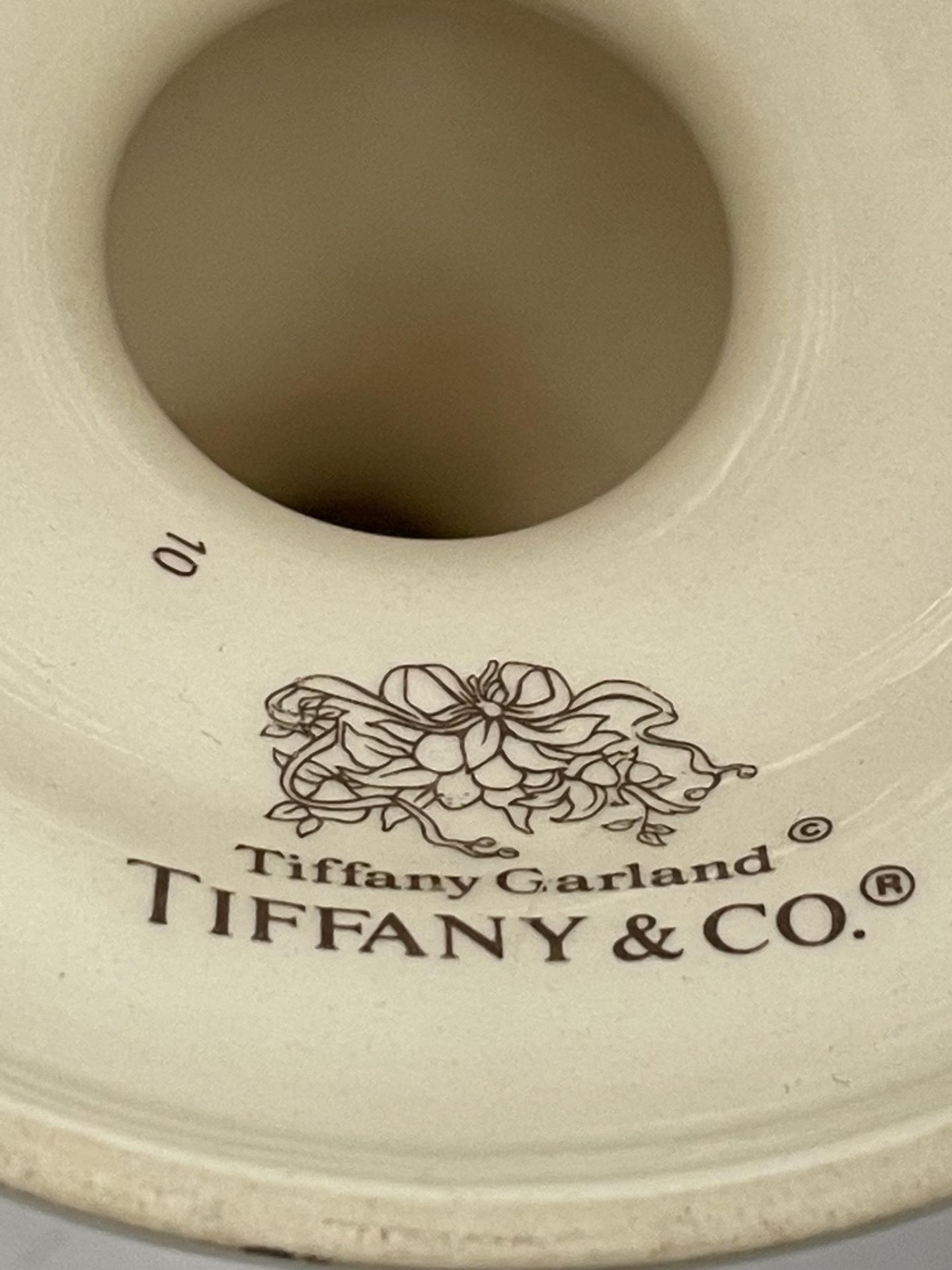 A PAIR OF TIFFANY & CO 'TIFFANY GARLAND' PATTERN CANDLESTICKS - Image 3 of 3