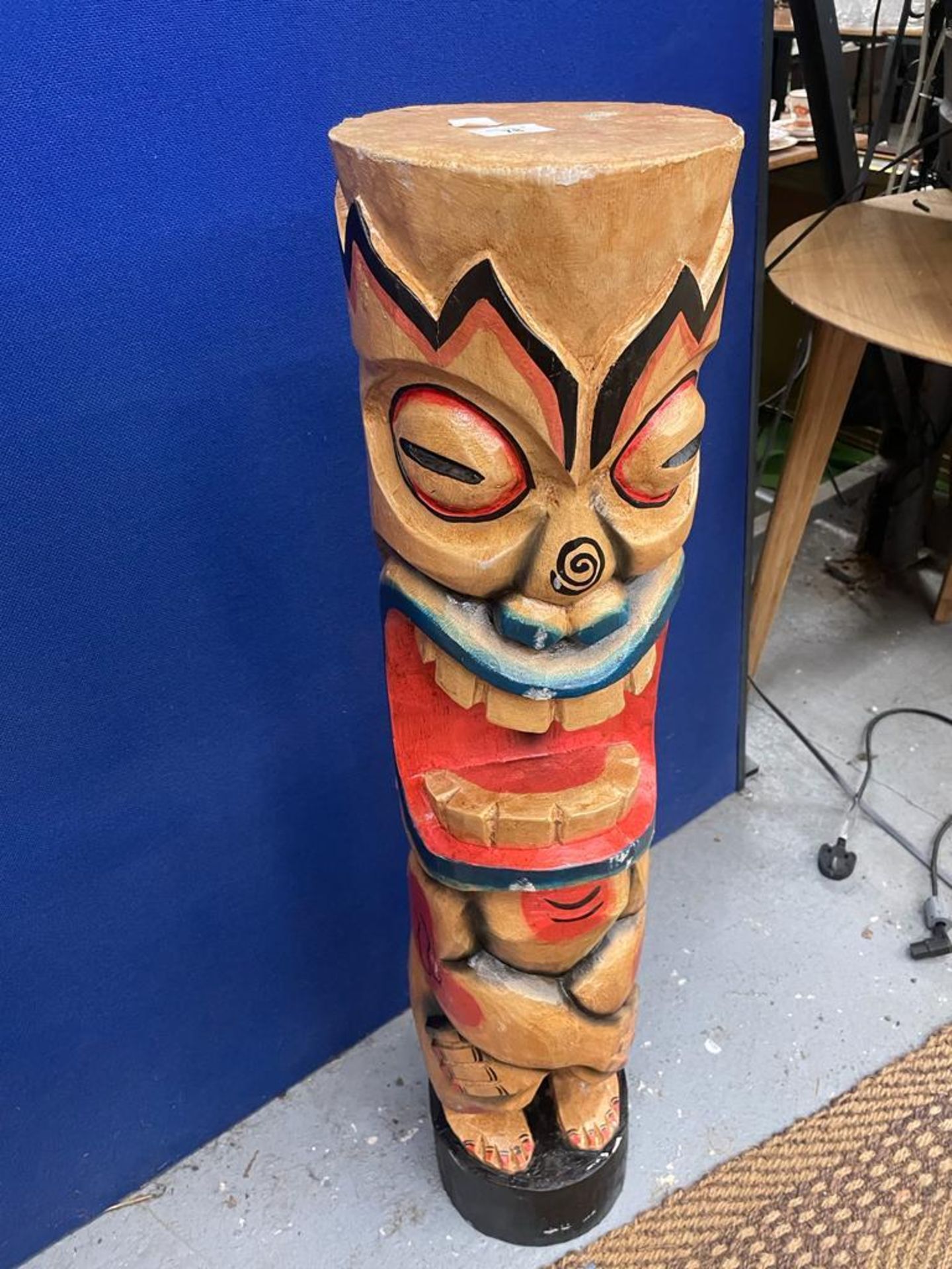 A LARGE WOODEN TIKI STATUE - Image 2 of 2