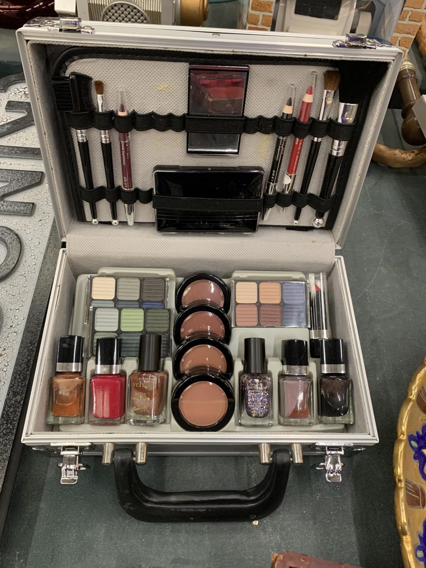 A METAL MAKE UP CASE AND CONTENTS