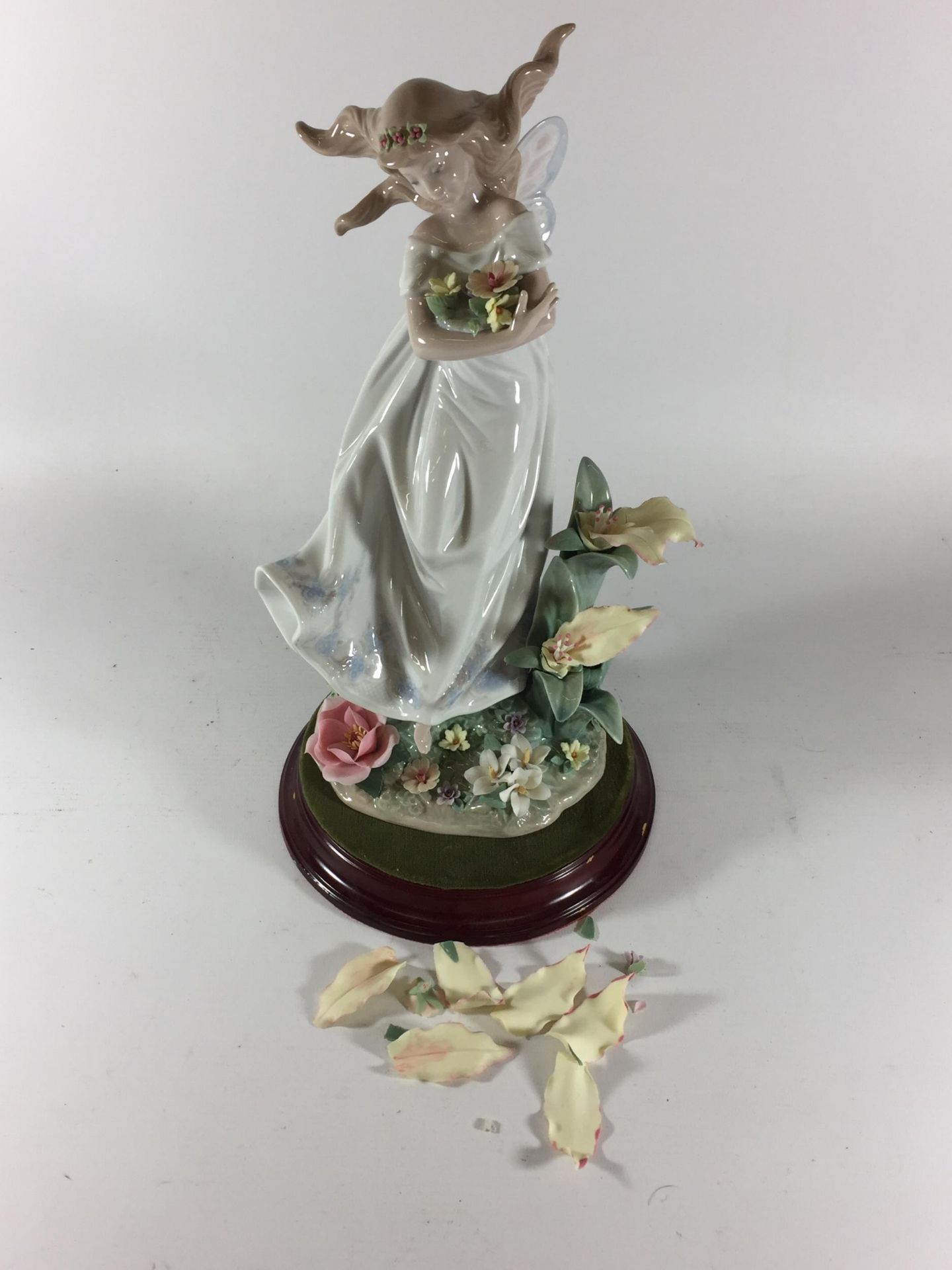 A LLADRO FAIRY FIGURE (FLOWERS A/F)