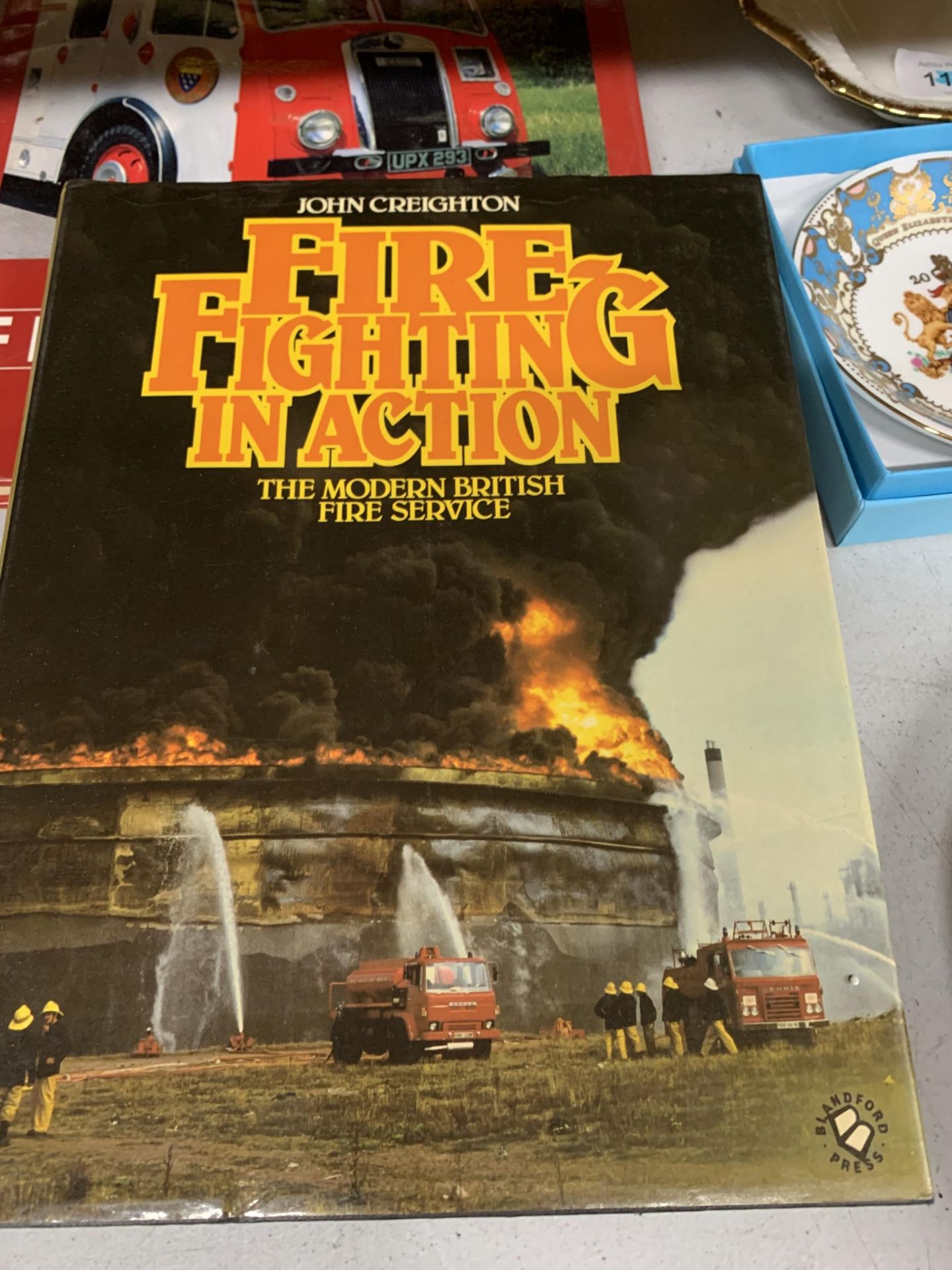 A GROUP OF VINTAGE FIRE BRIGADE BOOKS - Image 3 of 3