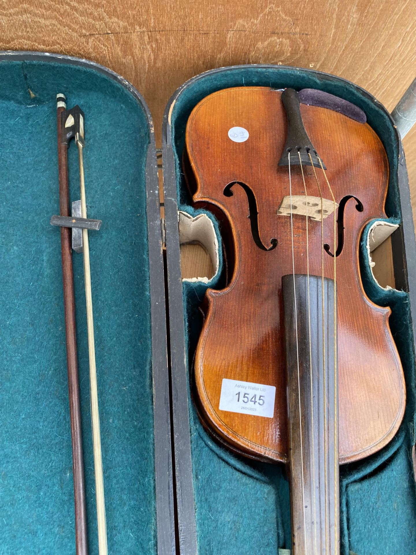 A VINTAGE VIOLIN WITH CARRY CASE - Image 2 of 3