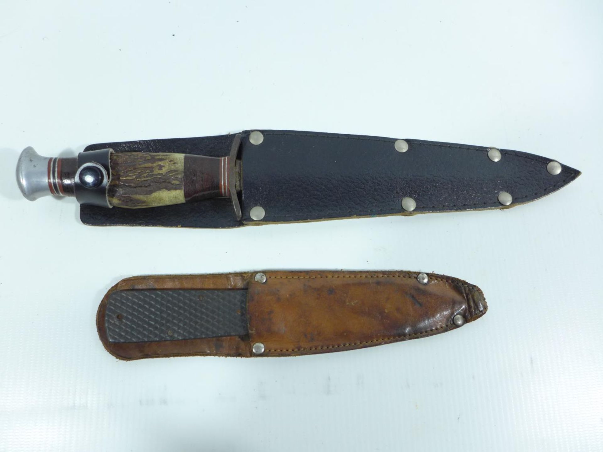 A HUNTING KNIFE AND SCABBARD, 15CM BLADE, LENGTH 26.5CM, THROWING KNIFE AND SCABBARD, 11CM BLADE, - Image 3 of 4