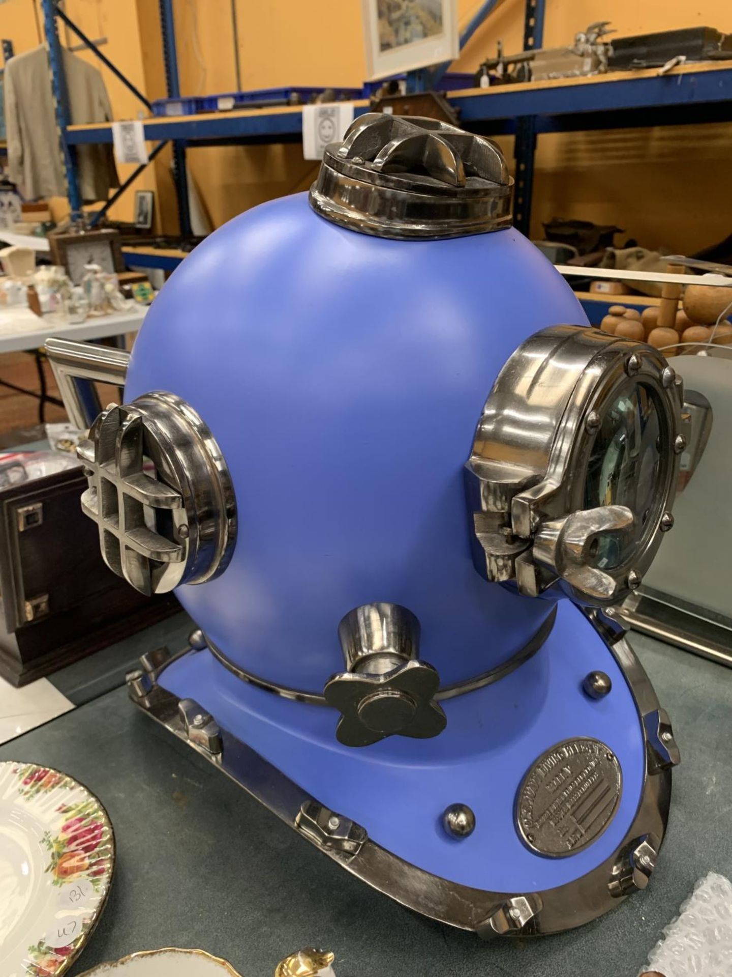 A LARGE BLUE AND CHROME DIVERS HELMET - Bild 3 aus 4