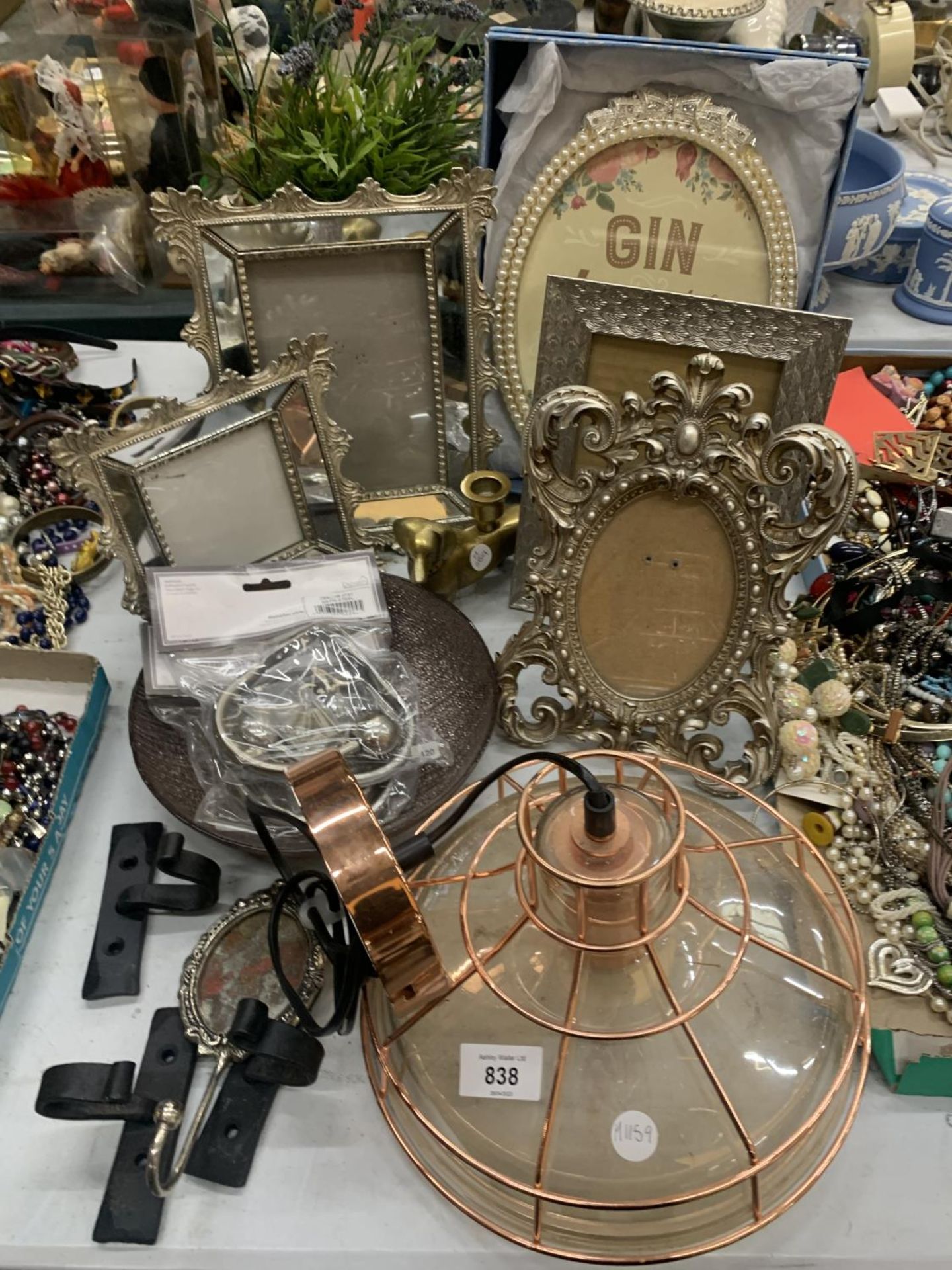 A MIXED LOT TO INCLUDE PHOTO FRAMES, A BRASS AND GLASS CEILING LIGHT, BRASS DOG CANDLESTICK, ETC
