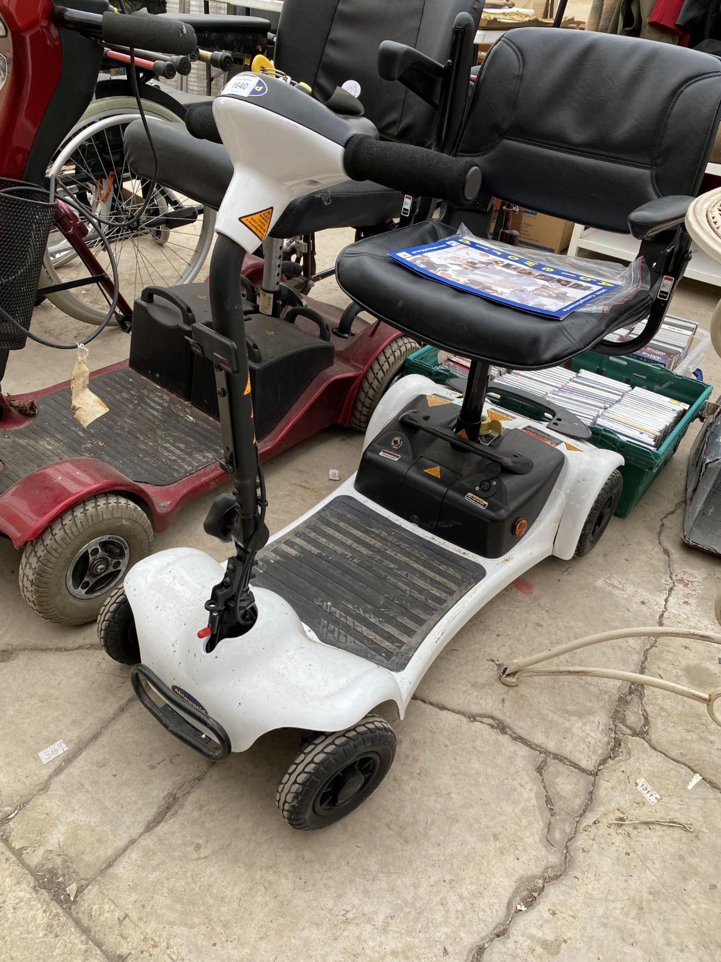 AN ABLEWORLD MOBILITY SCOOTER COMPLETE WITH KEY - Image 2 of 4