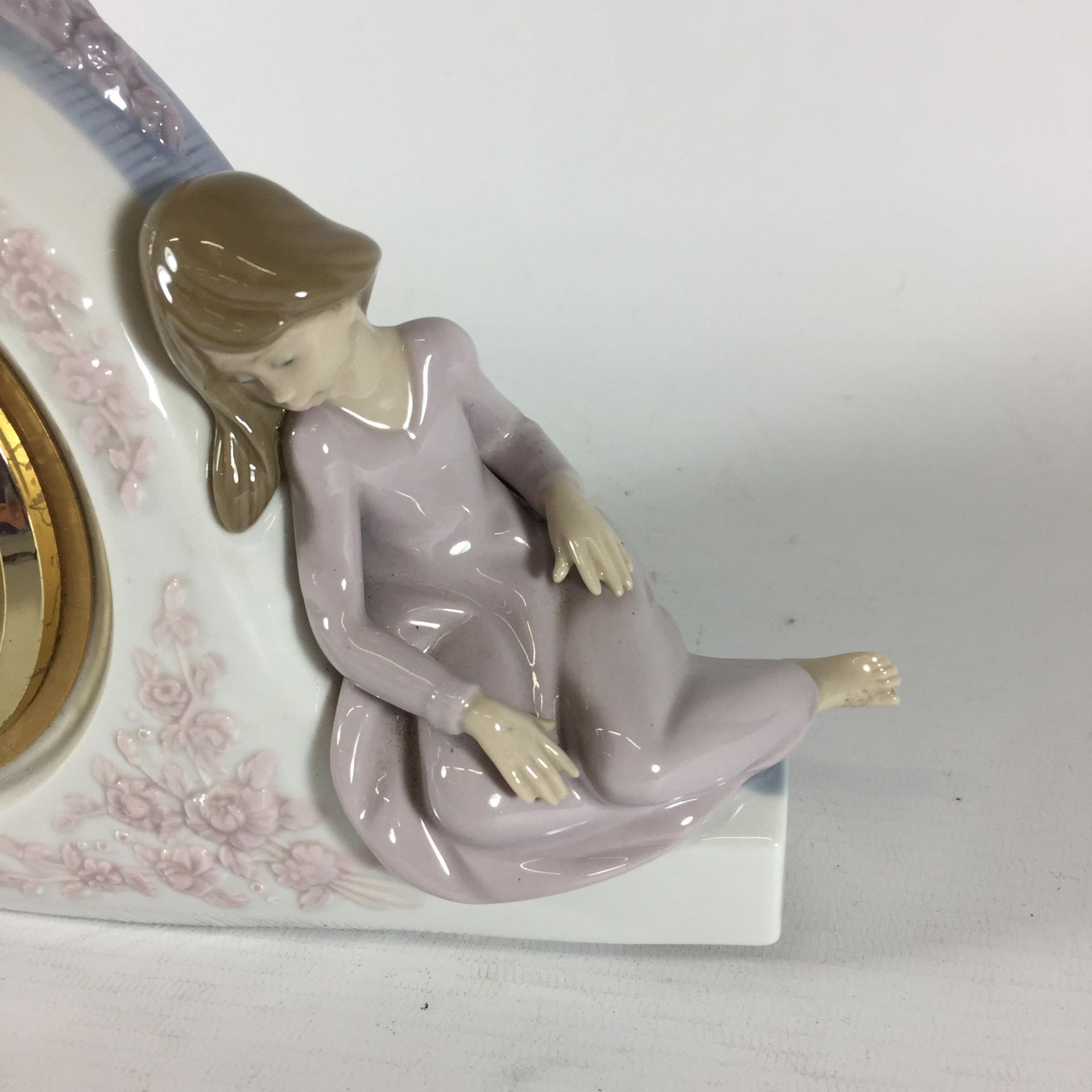 A LLADRO 'TWO SISTERS' MANTLE CLOCK, NO. 5776 - Image 3 of 6