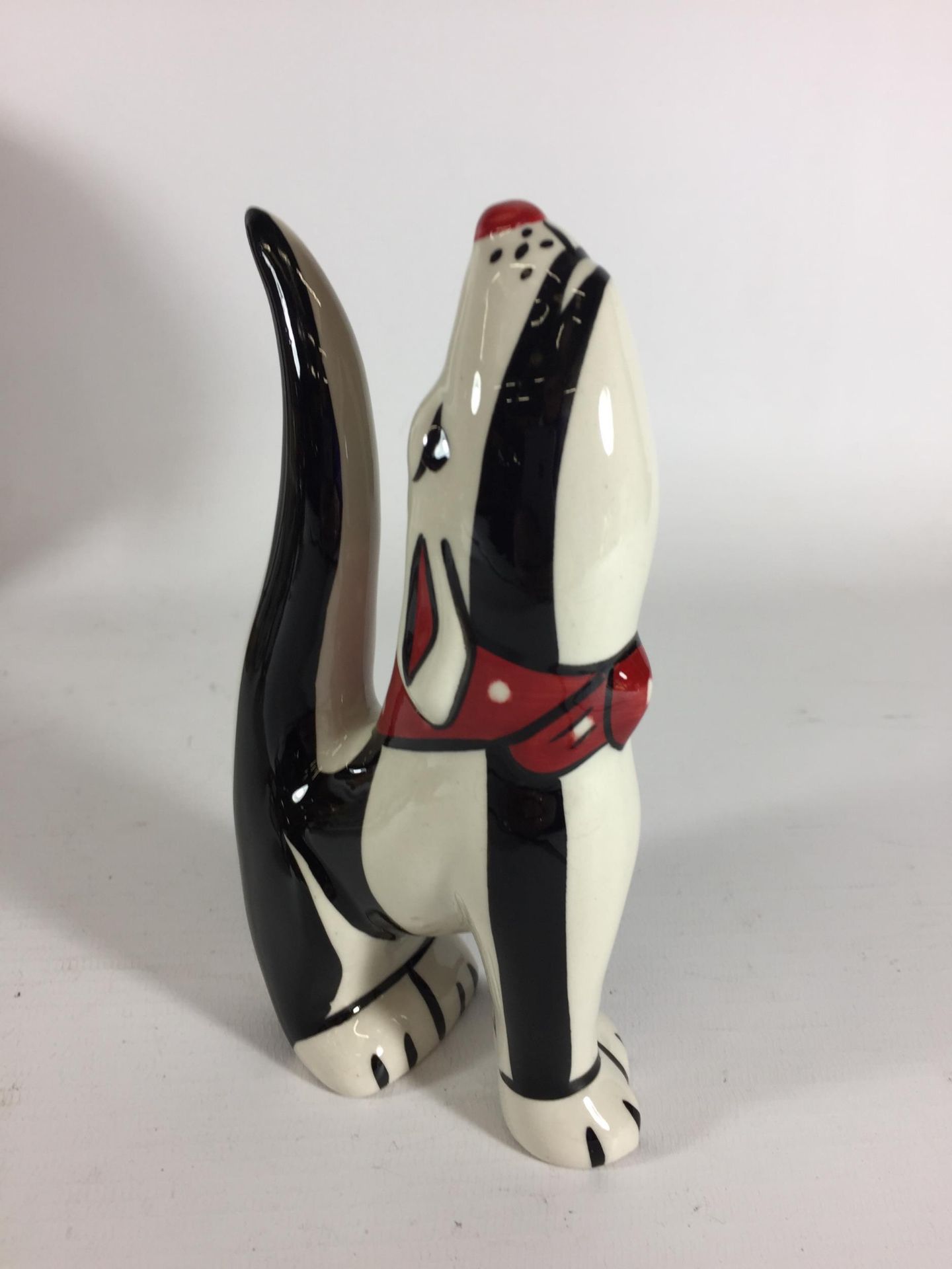 A LORNA BAILEY 'STEPTOE' DOG FIGURE - Image 2 of 4