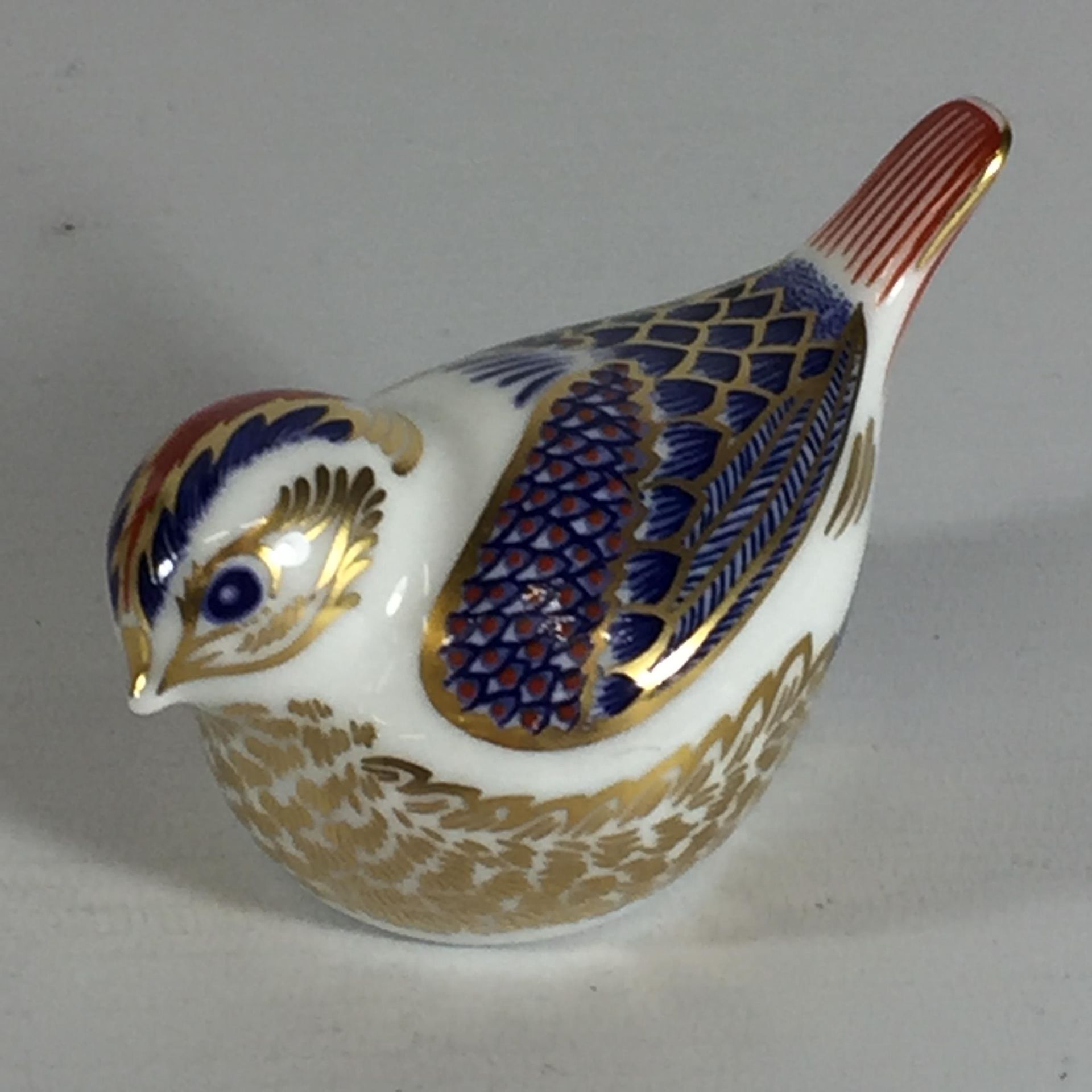 A ROYAL CROWN DERBY GOLD CREST PAPERWEIGHT, GOLD STOPPER