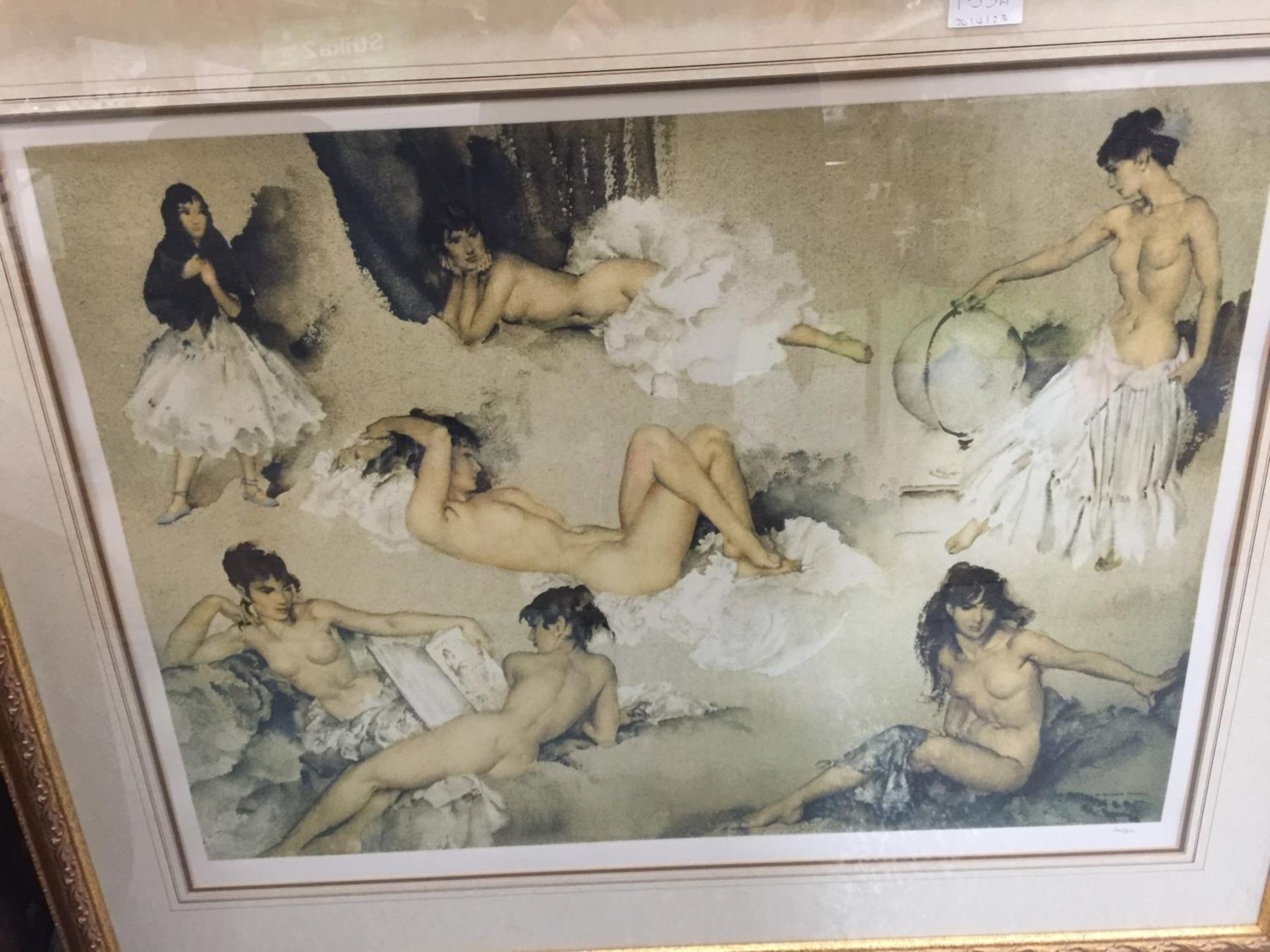 A LARGE WILLIAM RUSSELL FLINT LIMITED EDITION 241/850 EROTIC PRINT 93CM X 76CM IN A GILT FRAME - Image 2 of 4