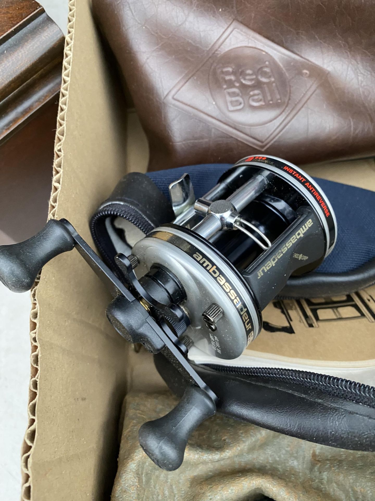 THREE MULTIPLIER SEA FISHING REELS WITH BAGS, AN ABU 6501-3C, AN OKUMA AND A MASTERLINE - Image 3 of 6