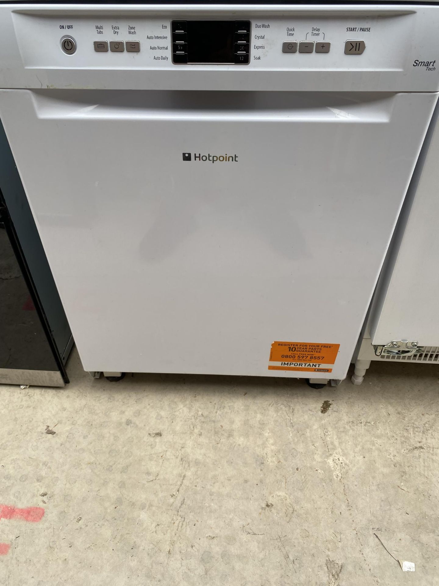 A WHITE HOTPOINT SMART TECH DISHWASHER BELIEVED IN WORKING ORDER BUT NO WARRANTY - Image 2 of 3