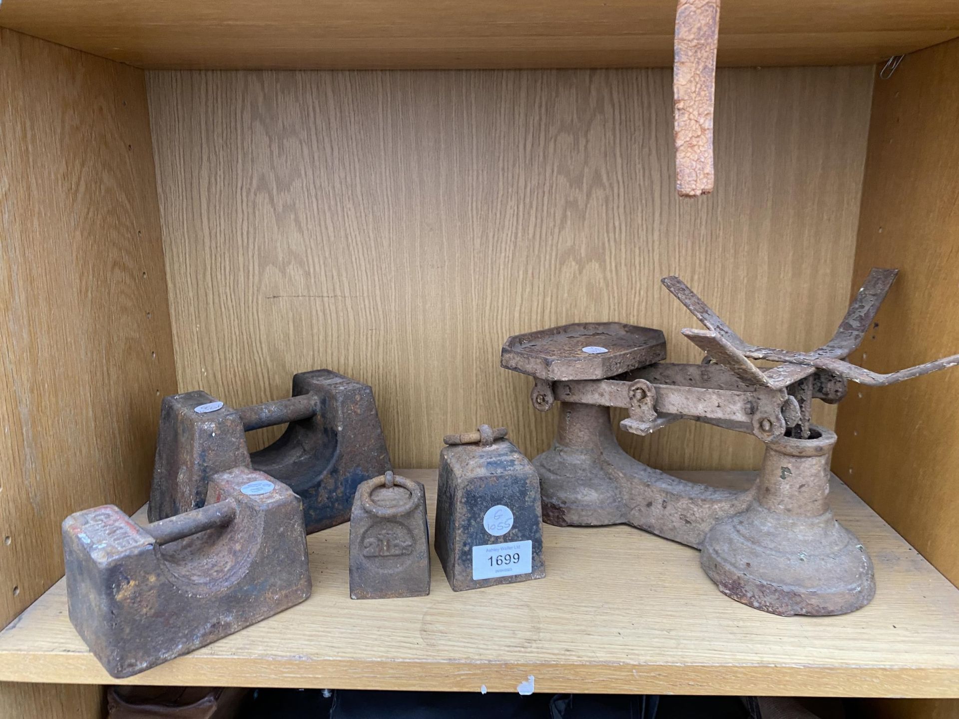 A SET OF VINTAGE BALANCE SCALES AND AN ASSORTMENT OF VINTAGE WEIGHTS