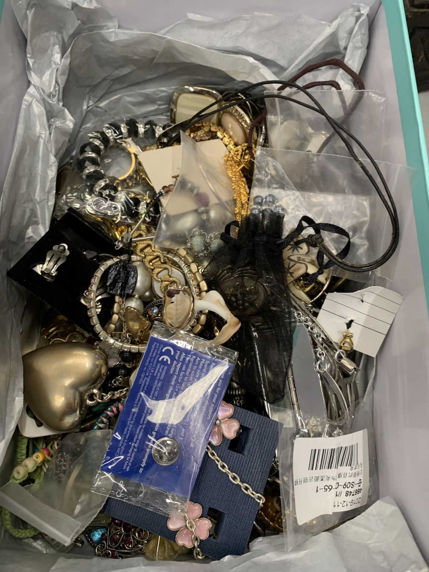 A BOX OF ASSORTED COSTUME JEWELLERY - Image 3 of 4