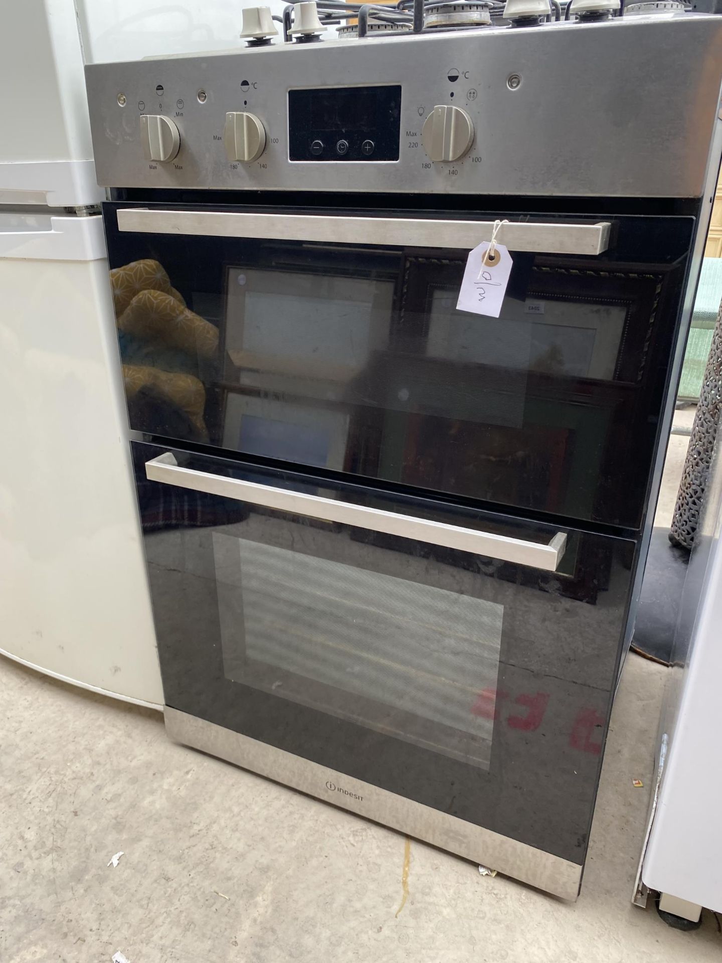 A SILVER OVEN AND A HOTPOINT HOB - Bild 3 aus 5