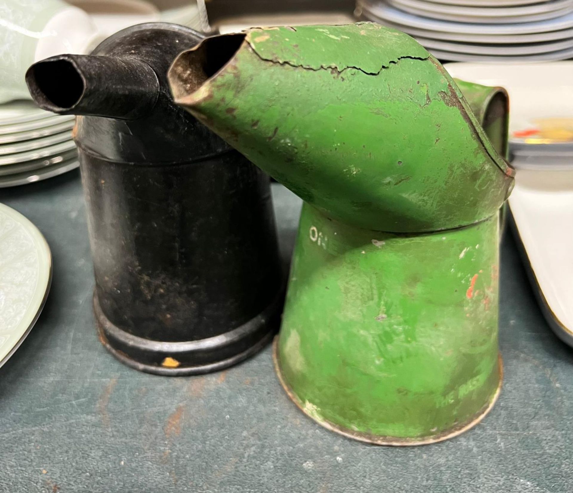 TWO VINTAGE OIL CANS TO INCLUDE A GREEN CASTROL OIL - Image 2 of 8