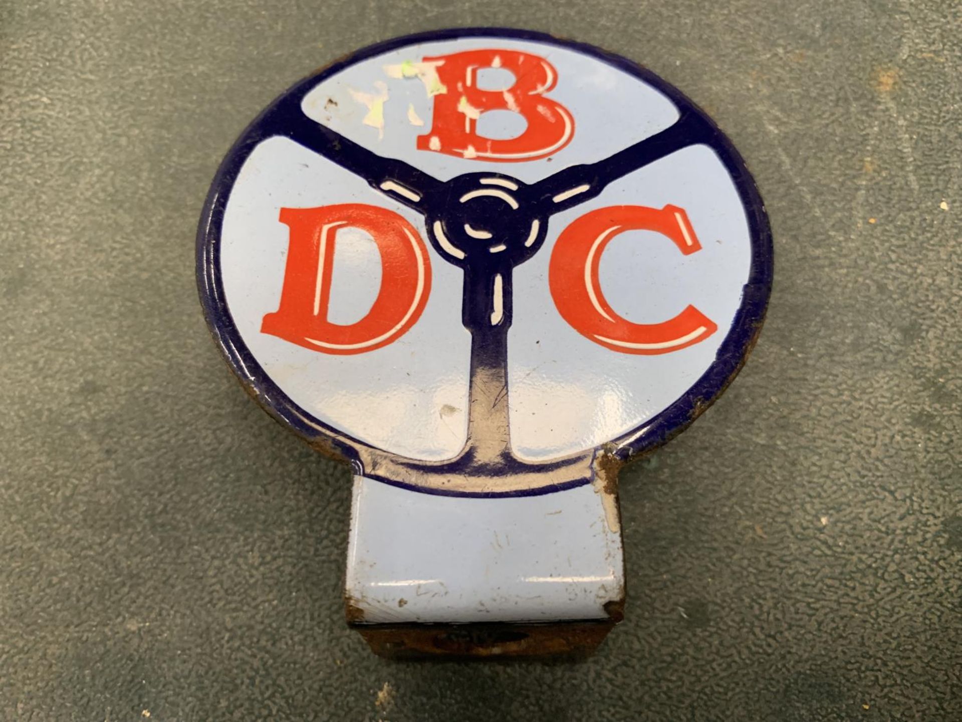 A VINTAGE ENAMEL BEFORD DRIVERS CLUB BADGE